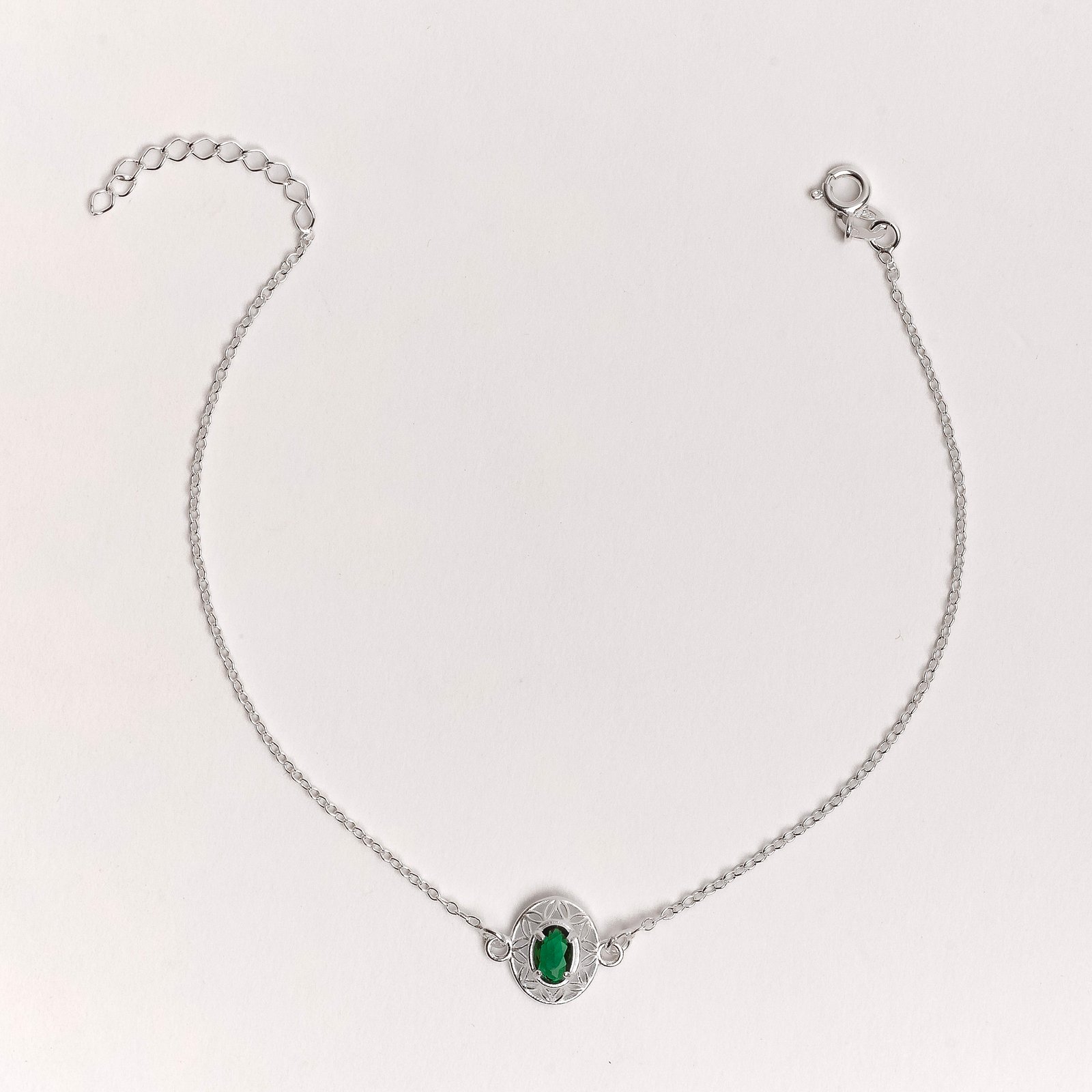 Pulseira entremeio medalha trabalhada 11mm com zircônia oval esmeralda 20+3cm