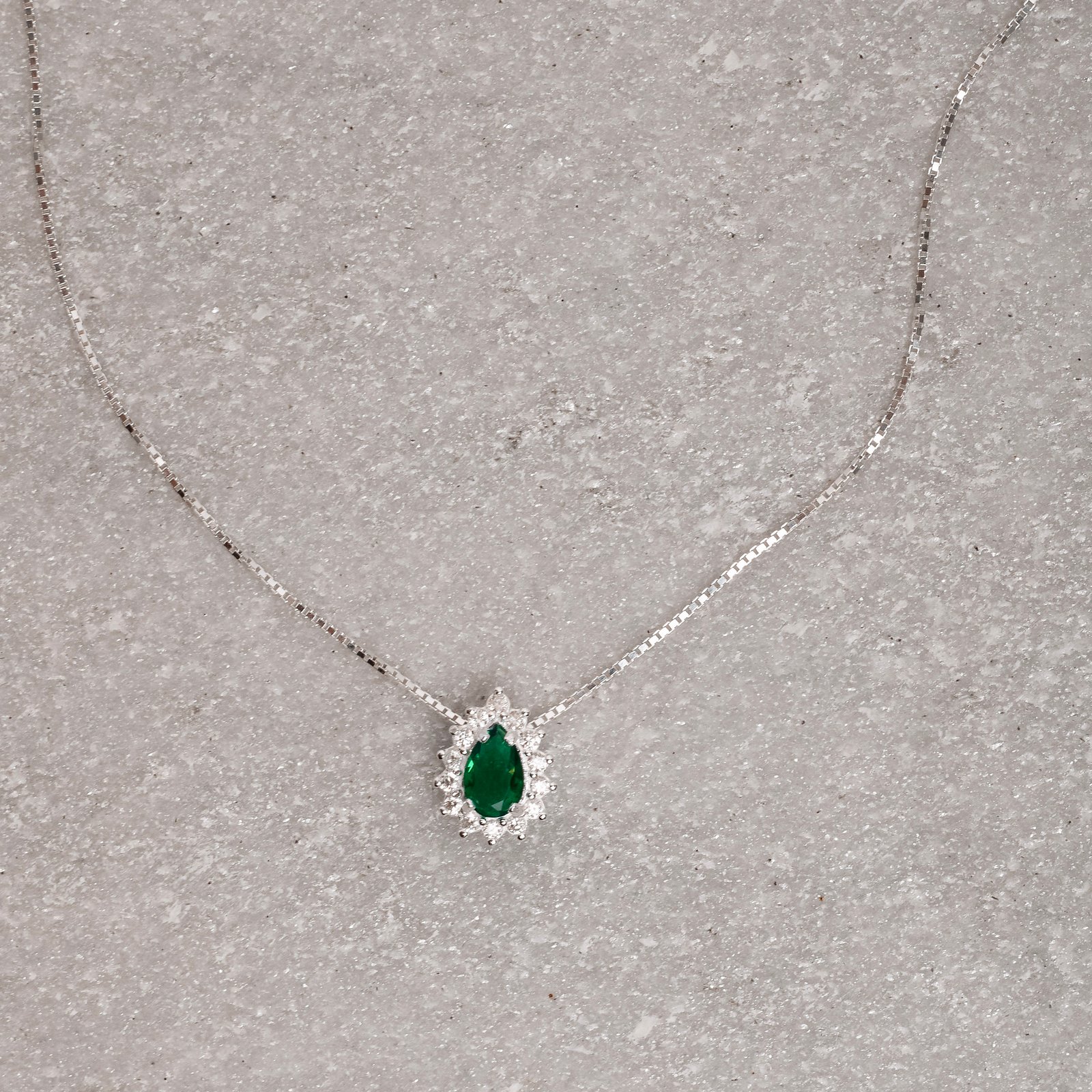 Colar zircônia gota esmeralda com cravejado 10mm 45cm