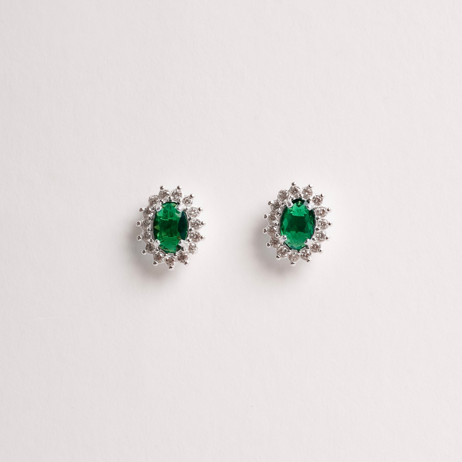 Conjunto brinco e colar zircônia oval esmeralda com cravejado 10mm 45cm