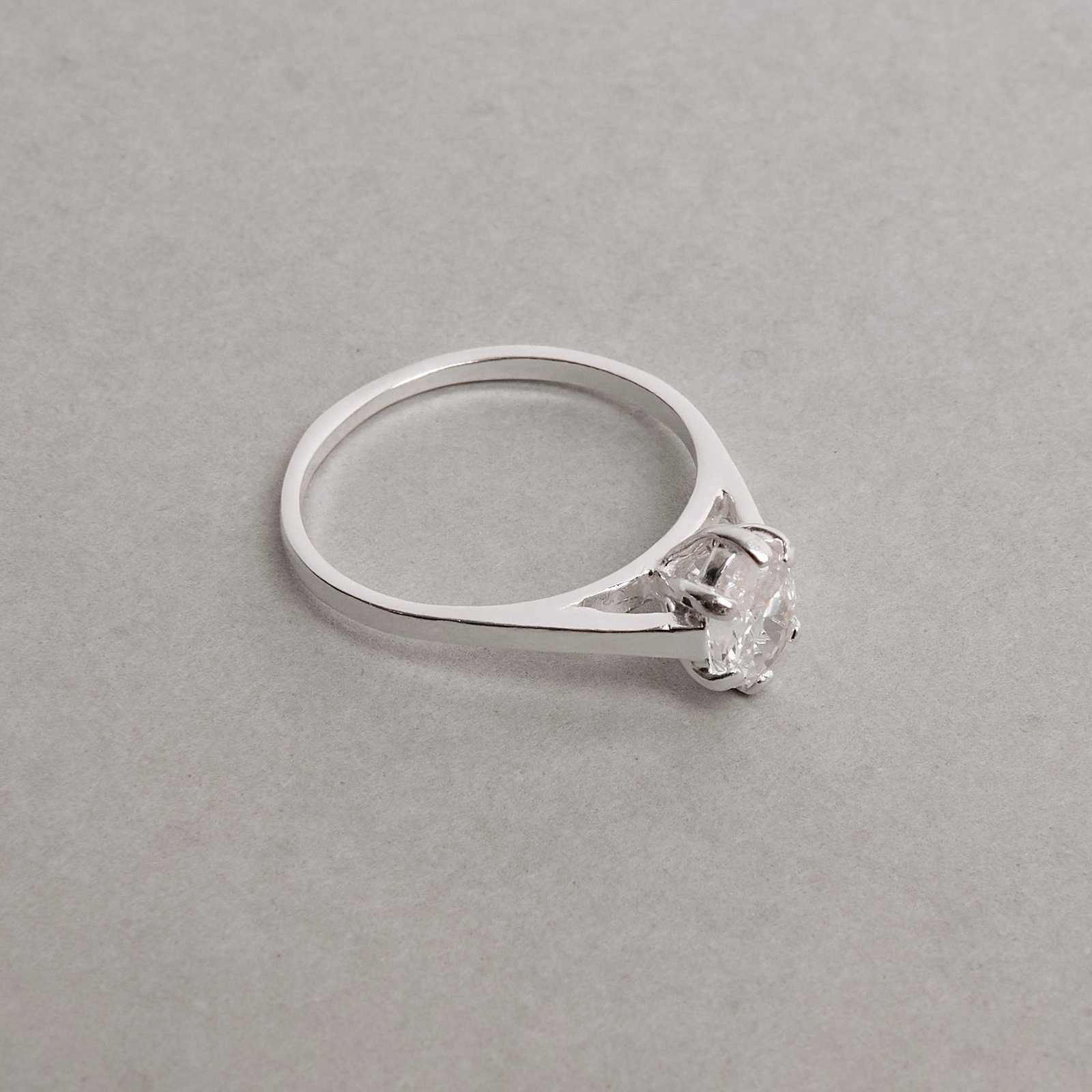 Anel solitário zircônia oval 6.5mm