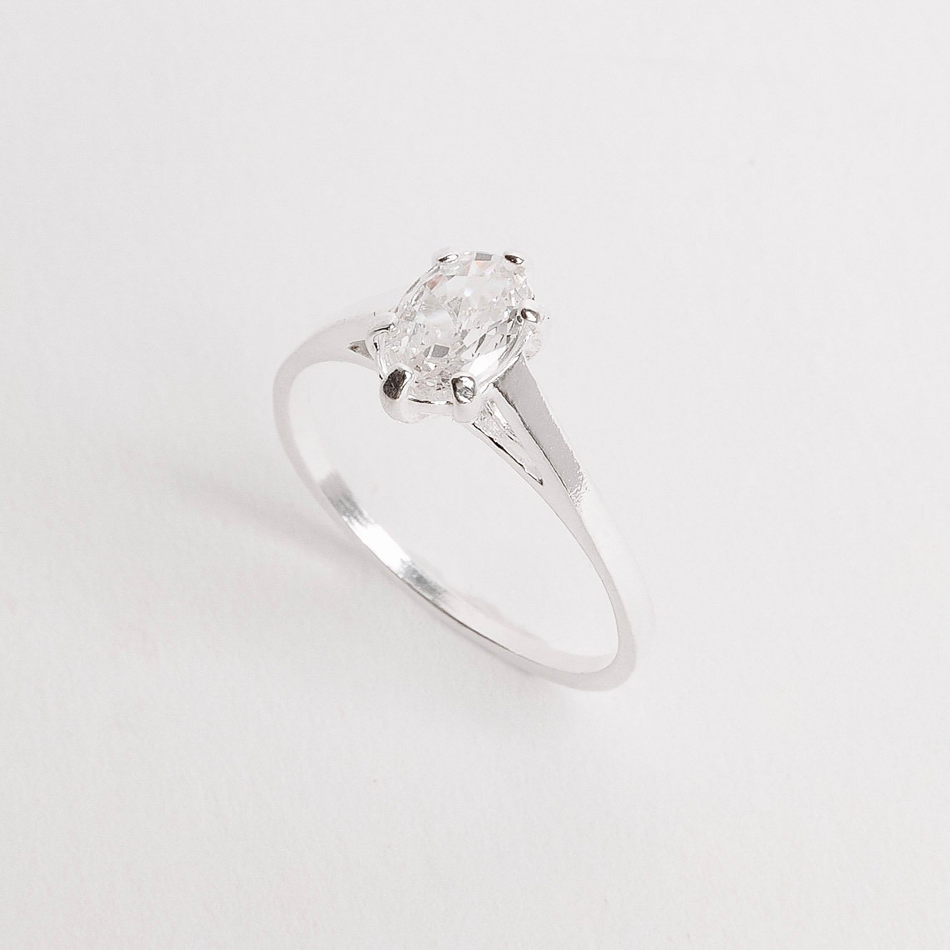 Anel solitário zircônia oval 6.5mm