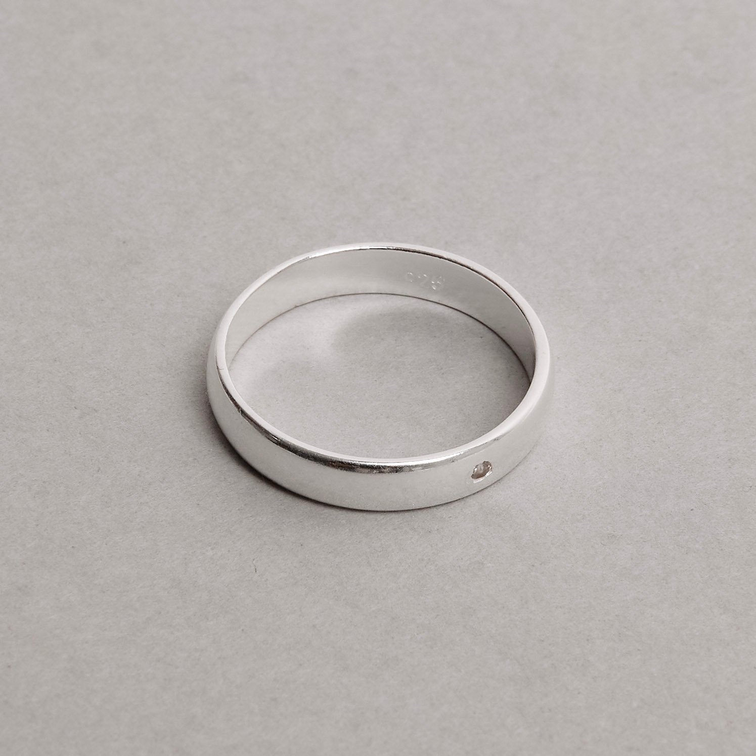 Anel aliança 4mm detalhe zircônia