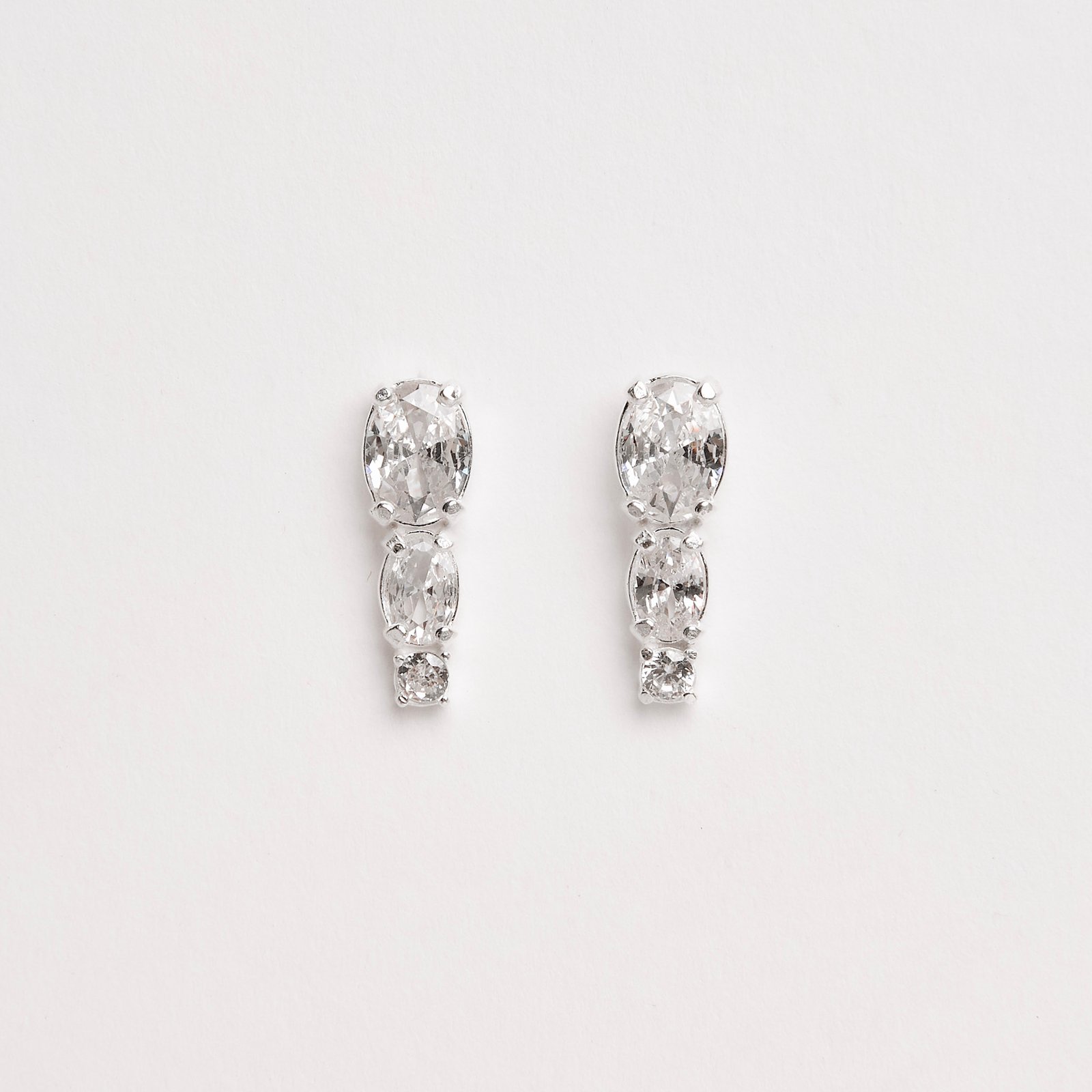 Brinco ear cuff zircônias ovais e redonda