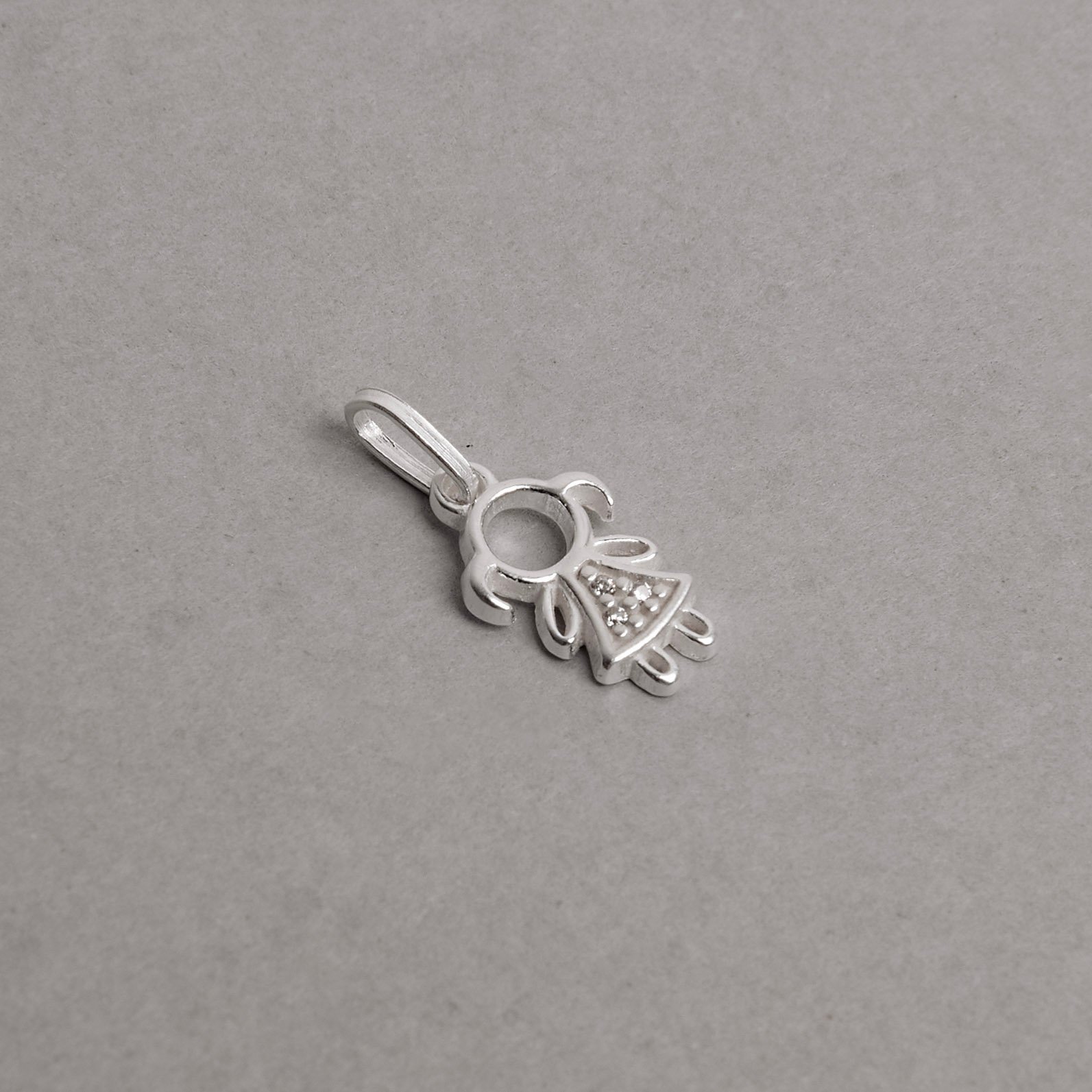 Pingente menina cravejada cristal 11mm