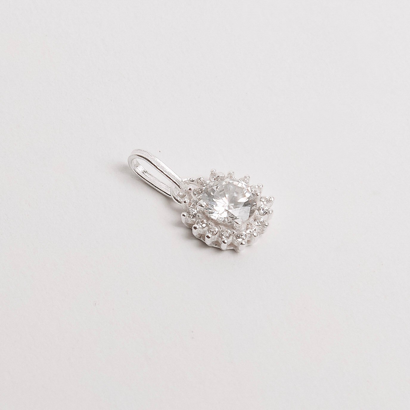Pingente zircônia redonda com cravejado cristal 8mm