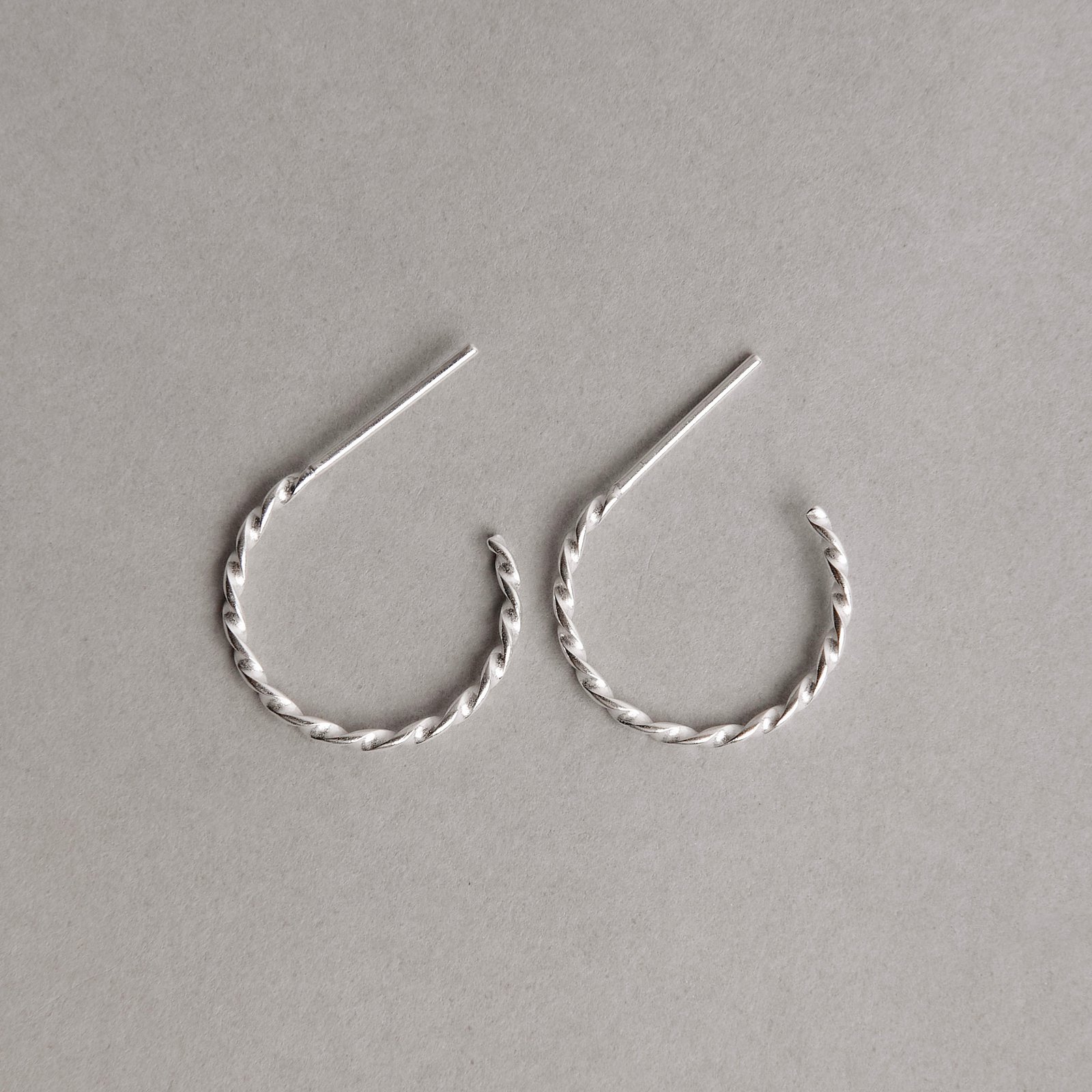 Argola torcida 13mm tarraxa