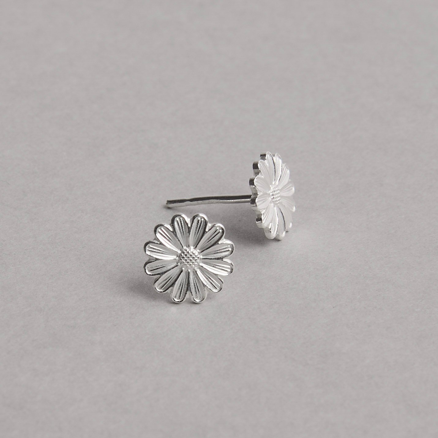 Brinco flor 8mm