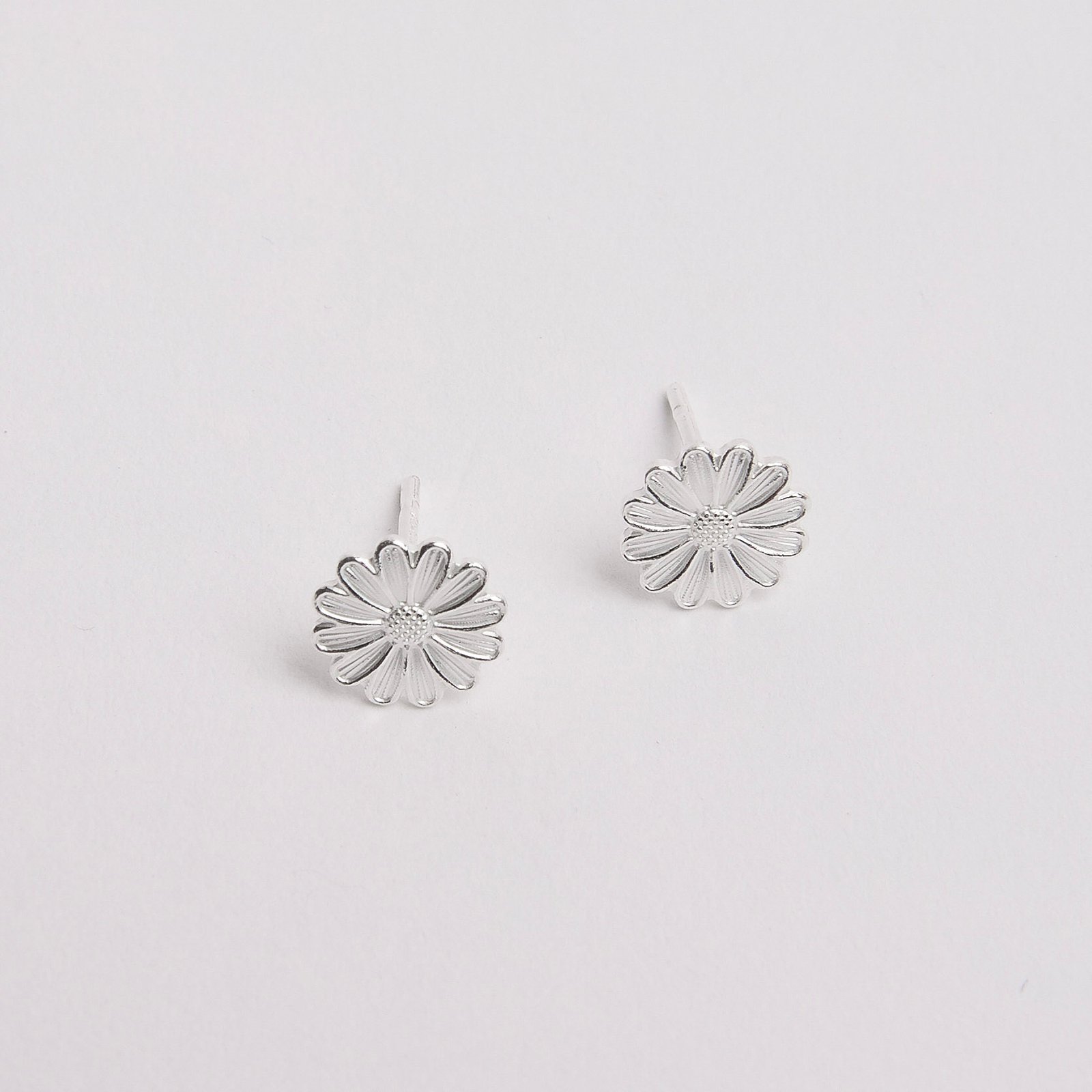 Brinco flor 8mm