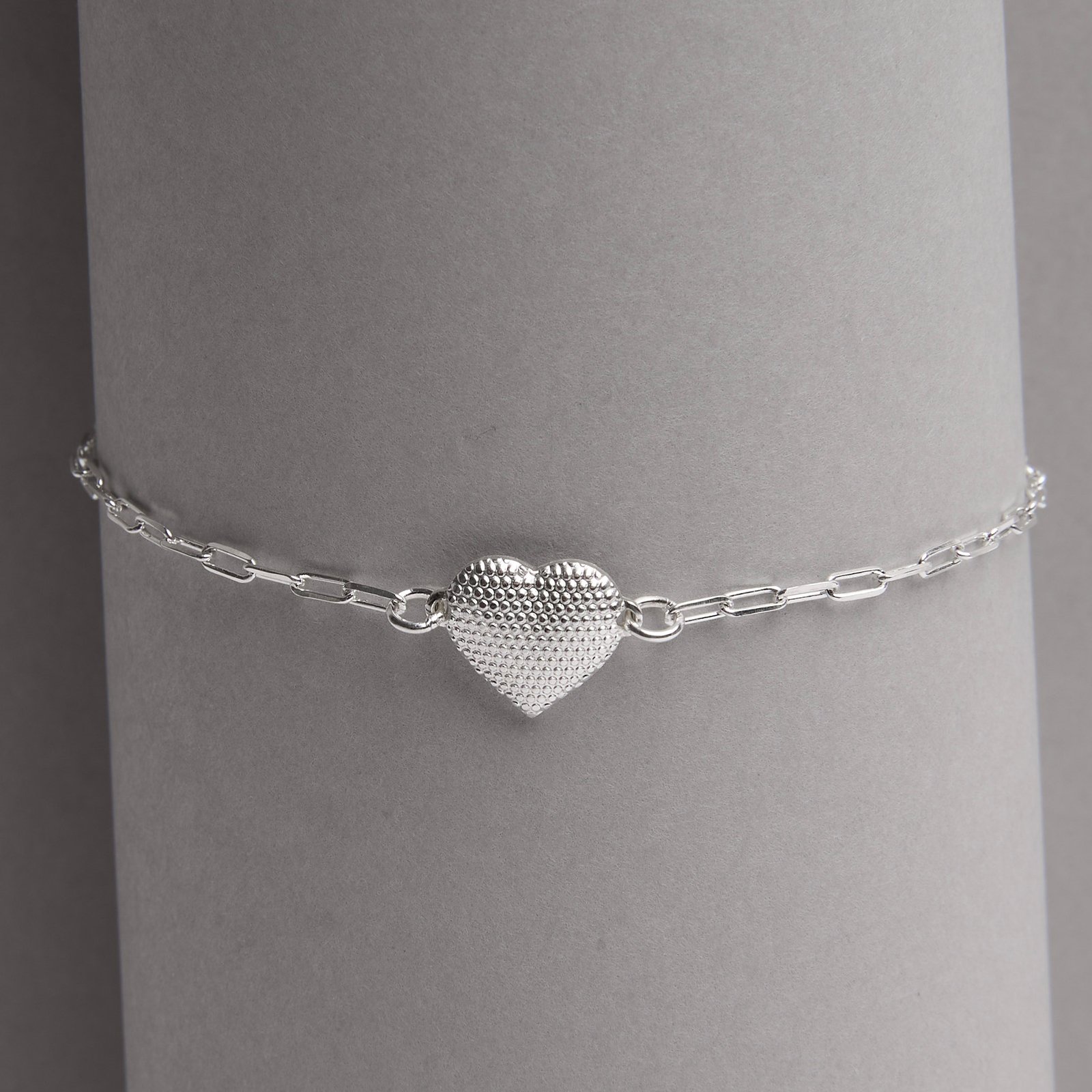 Pulseira entremeio coração com bolinhas 13mm 19cm