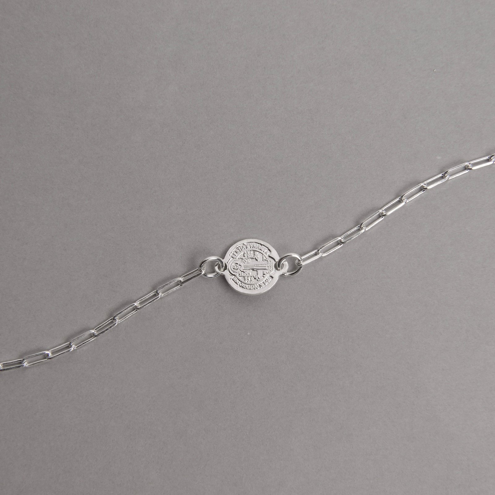 Pulseira entremeio medalha São Bento 9mm com cruz corrente cartier 19cm