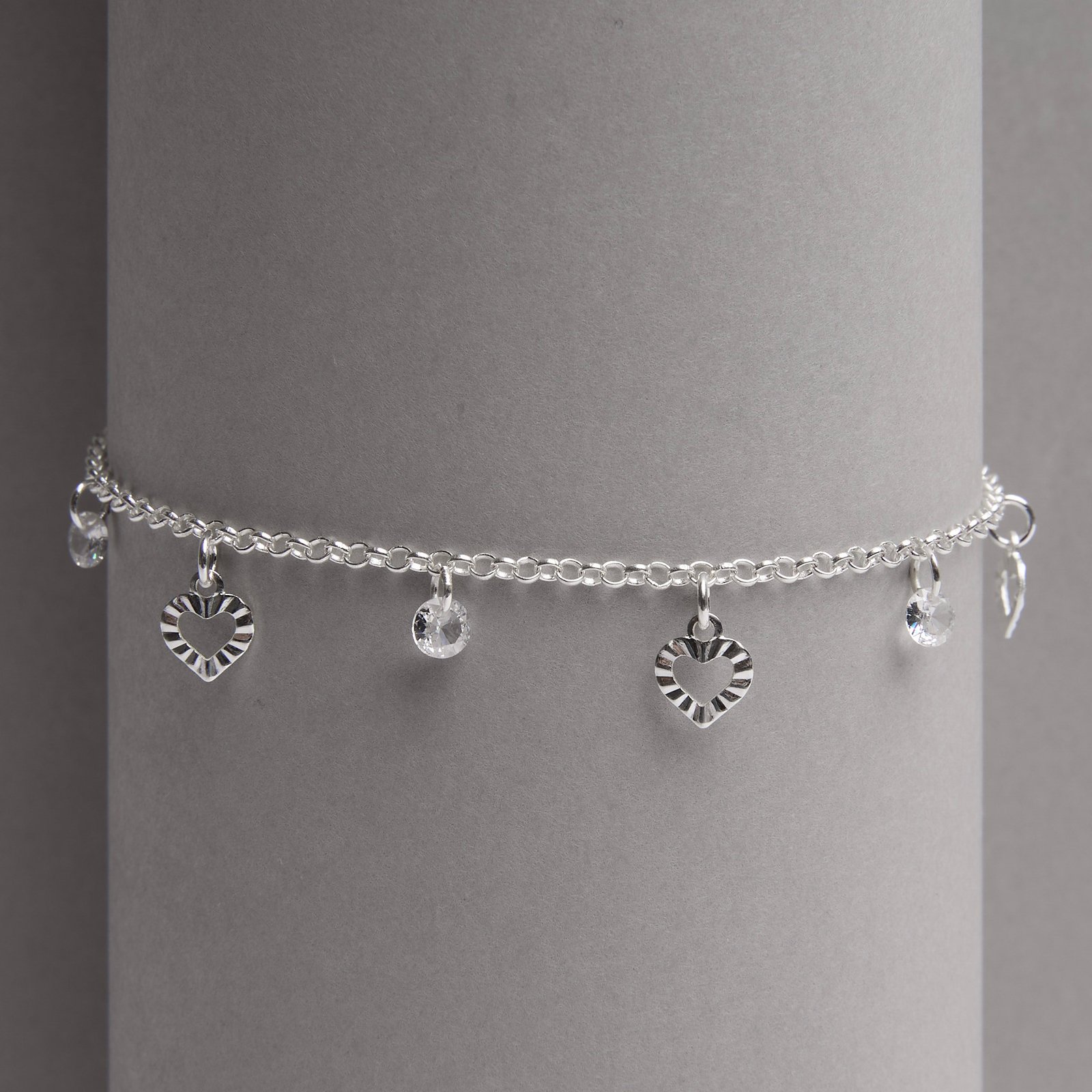 Pulseira pingente corações com vinco e zircônias corrente elo português 19cm