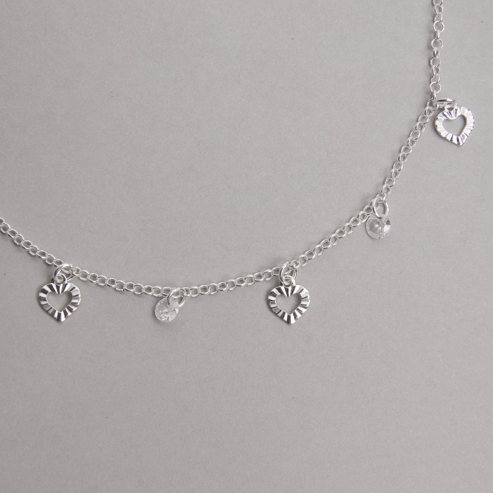Pulseira pingente corações com vinco e zircônias corrente elo português 19cm