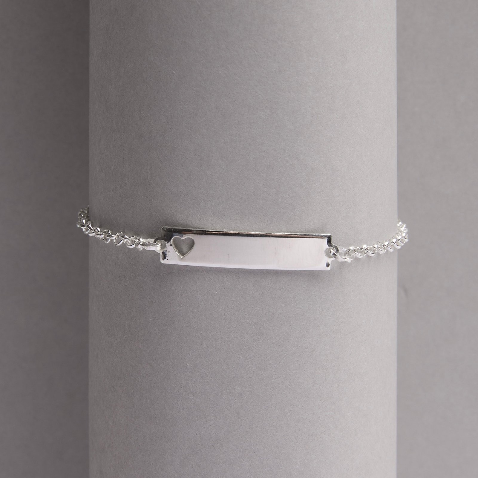 Pulseira infantil entremeio placa com coração vazado 22mm corrente elo português 14cm
