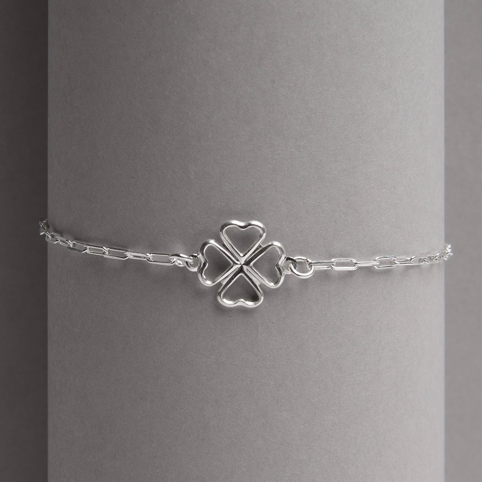 Pulseira entremeio trevo vazado 12mm corrente cartier 19cm