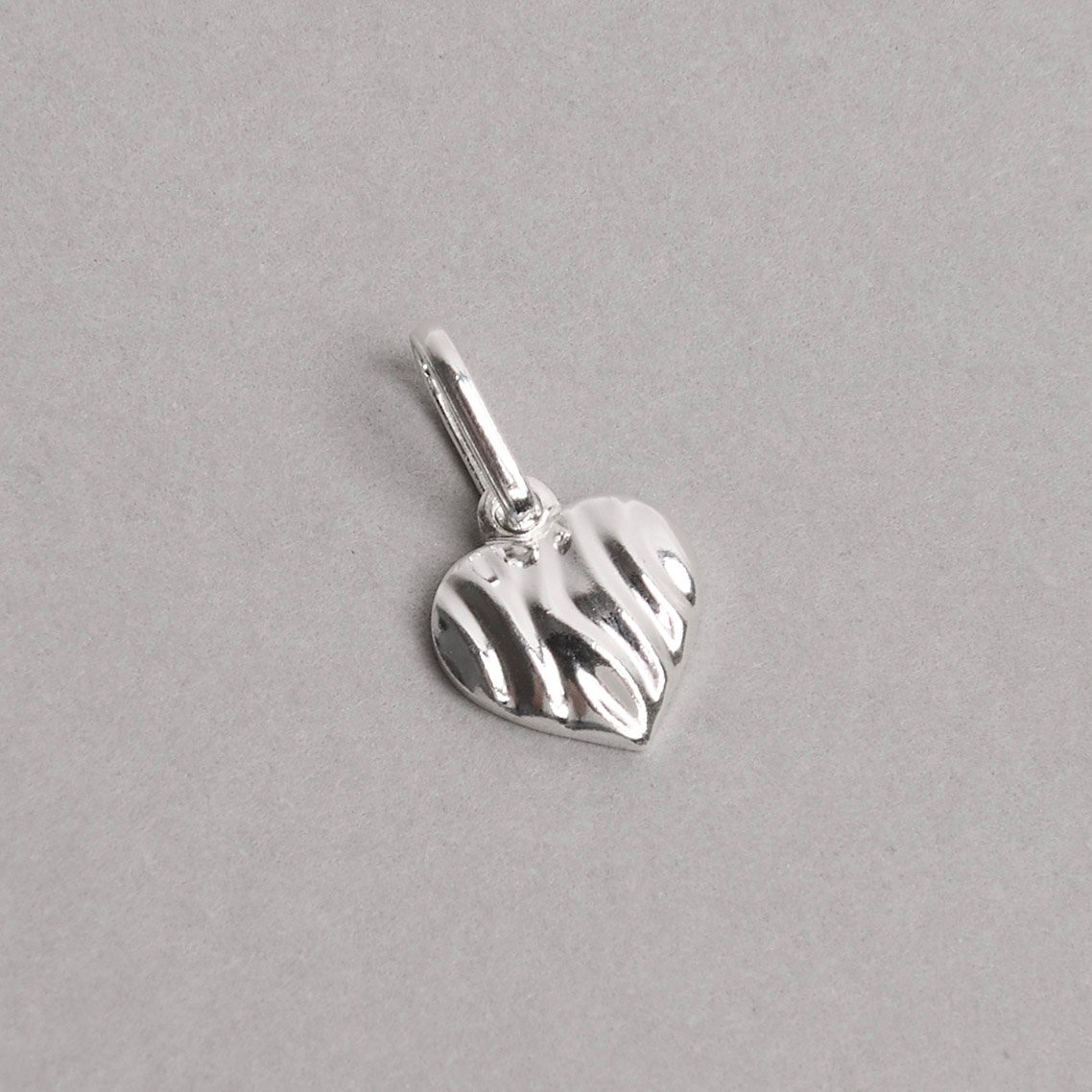 Pingente coração riscado 8mm