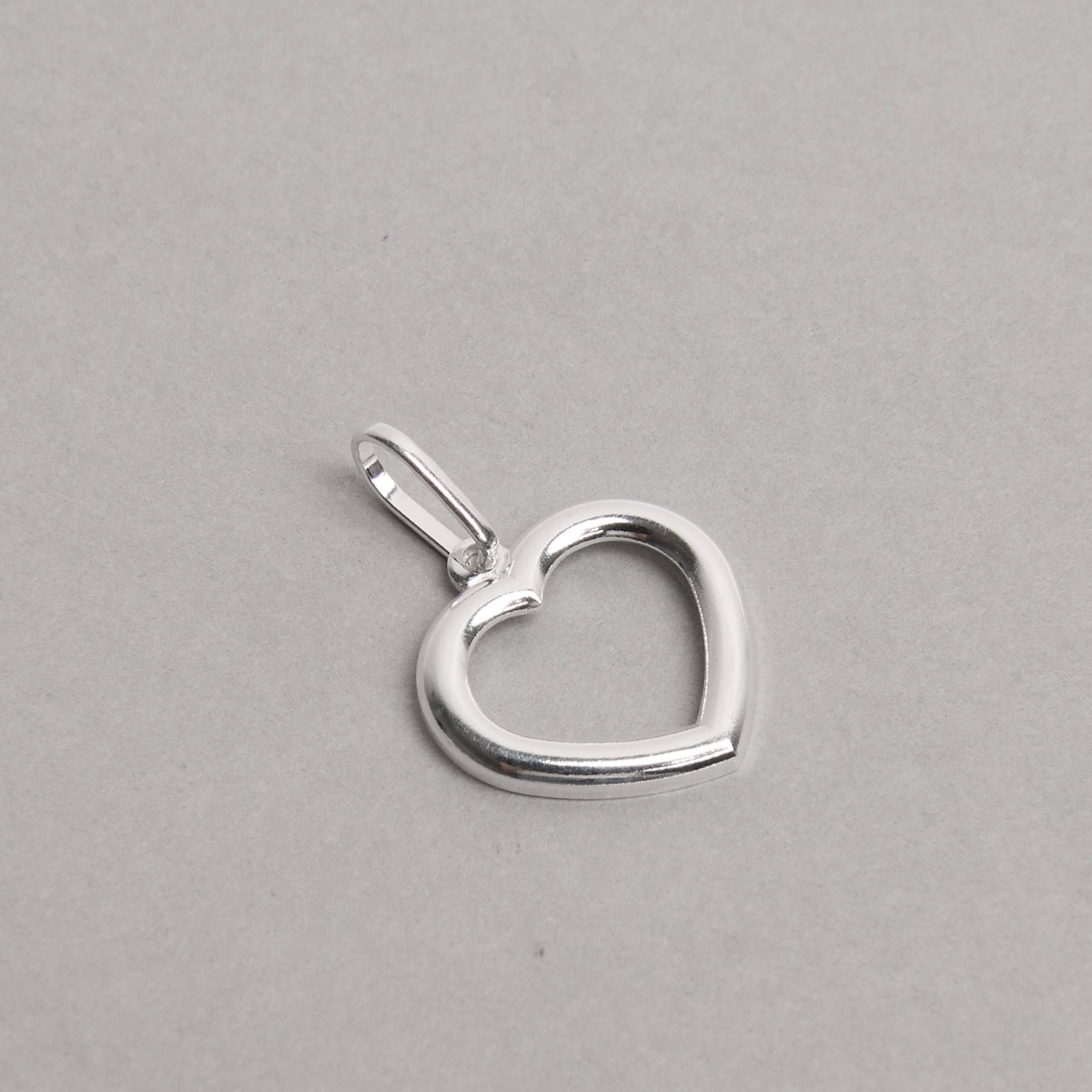 Pingente coração liso vazado 14mm
