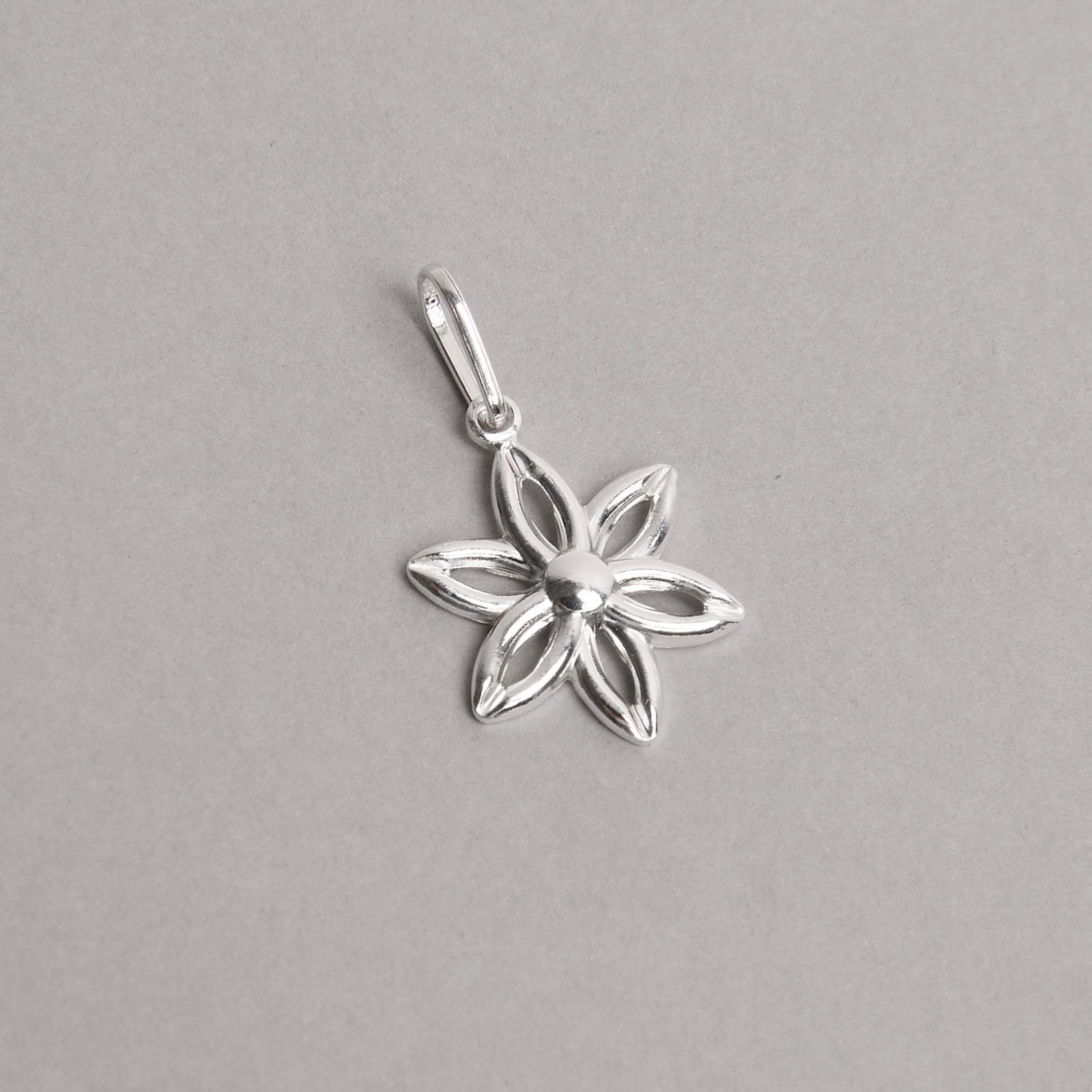 Pingente flor 6 pétalas 15mm