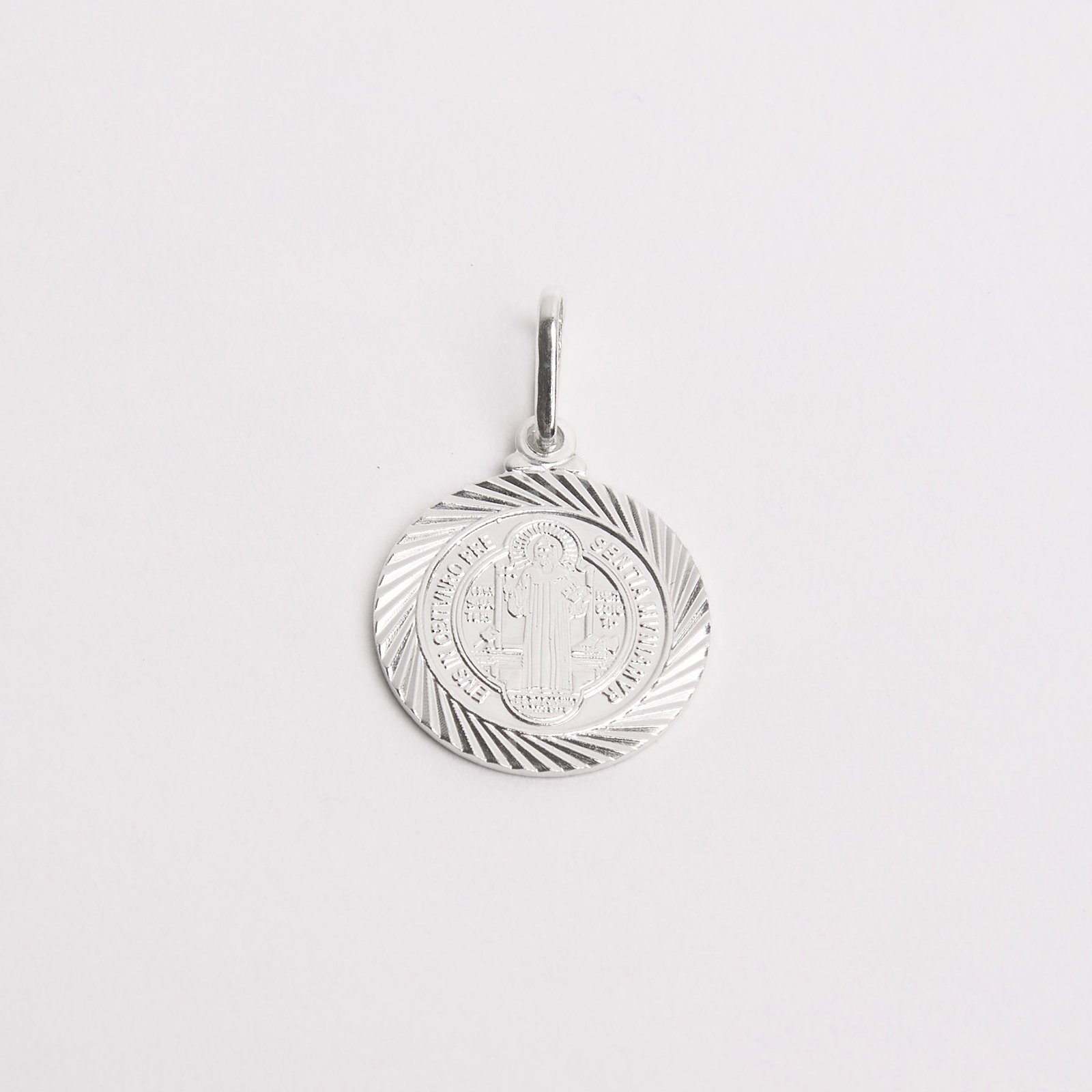 Pingente medalha São Bento desenhada 18mm
