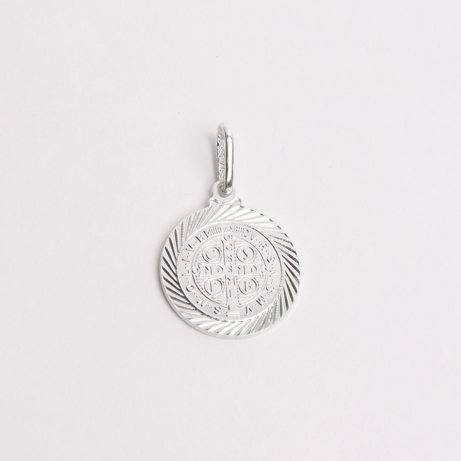 Pingente medalha São Bento desenhada 18mm