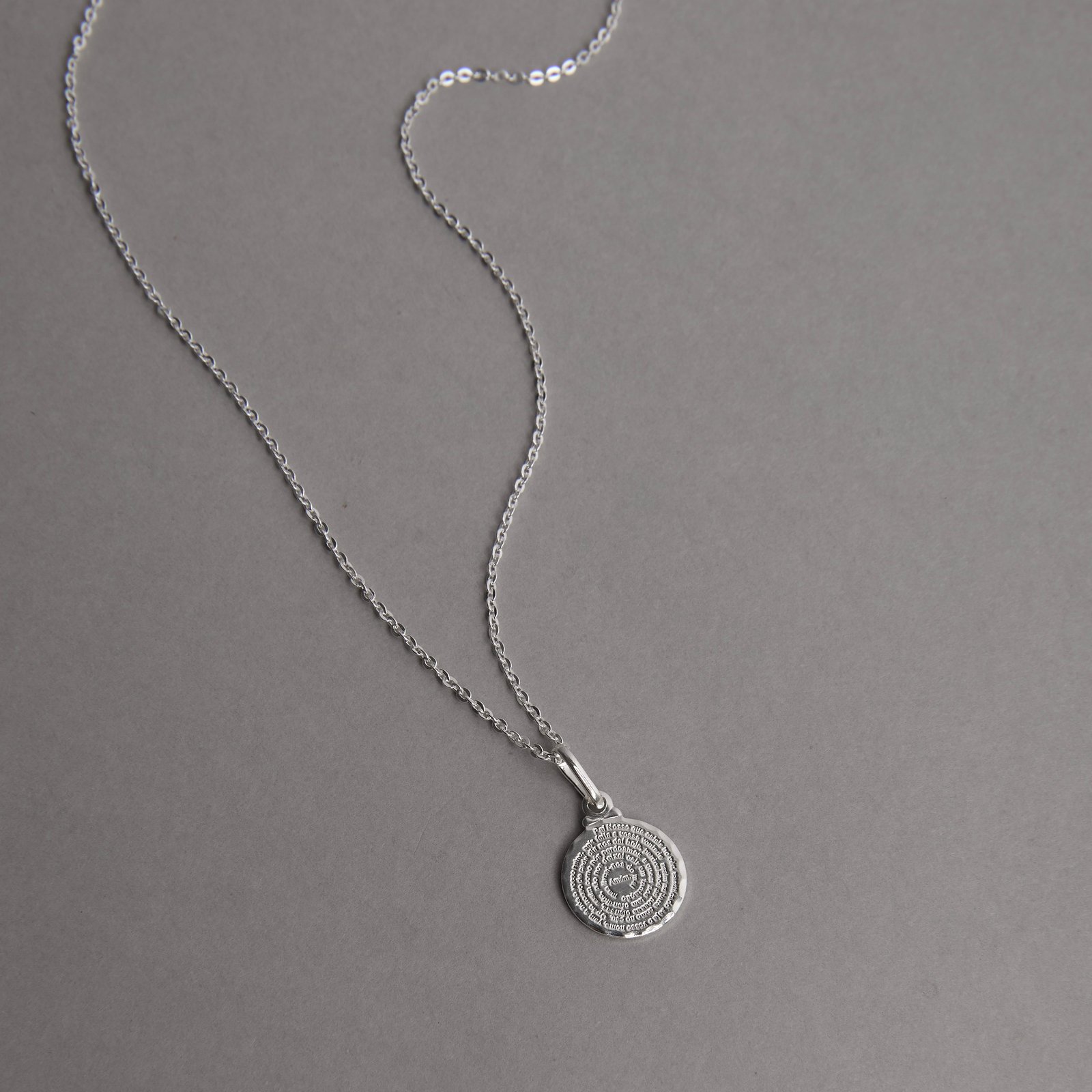 Colar pingente medalha redonda Pai Nosso 12mm corrente cadeadinho 40cm