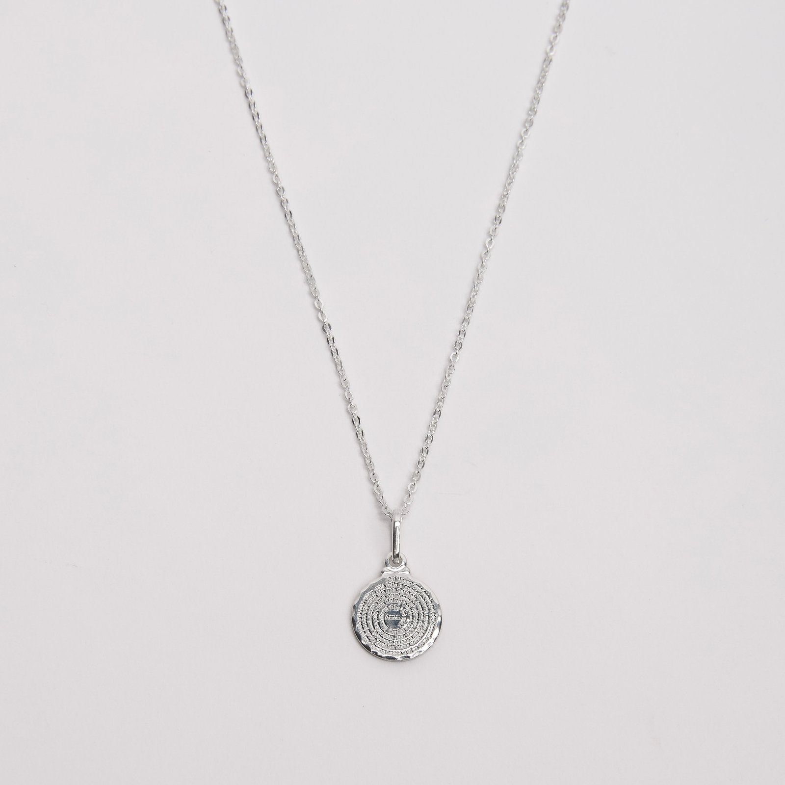 Colar pingente medalha redonda Pai Nosso 12mm corrente cadeadinho 40cm