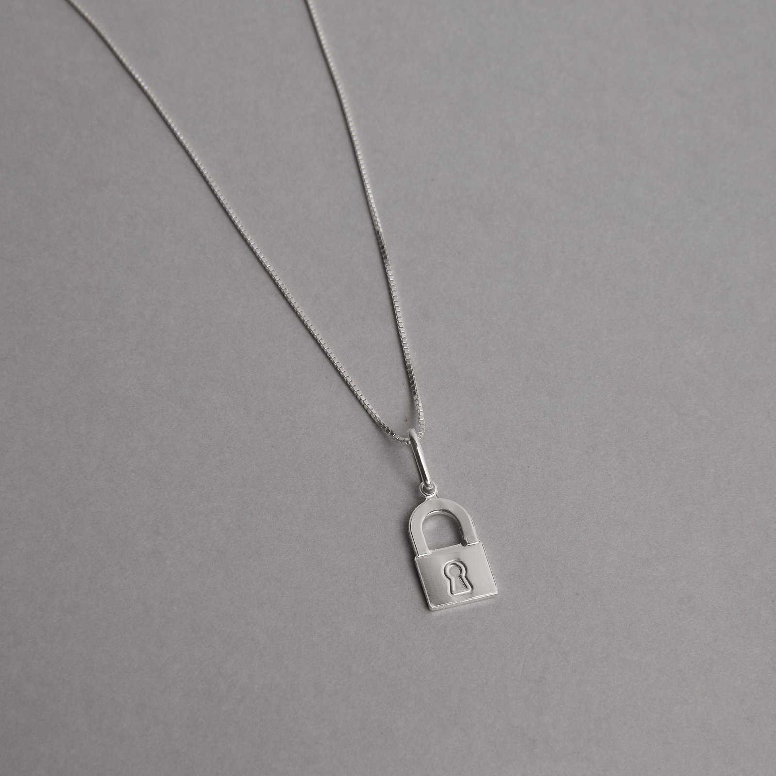 Colar pingente cadeado 13mm 45cm