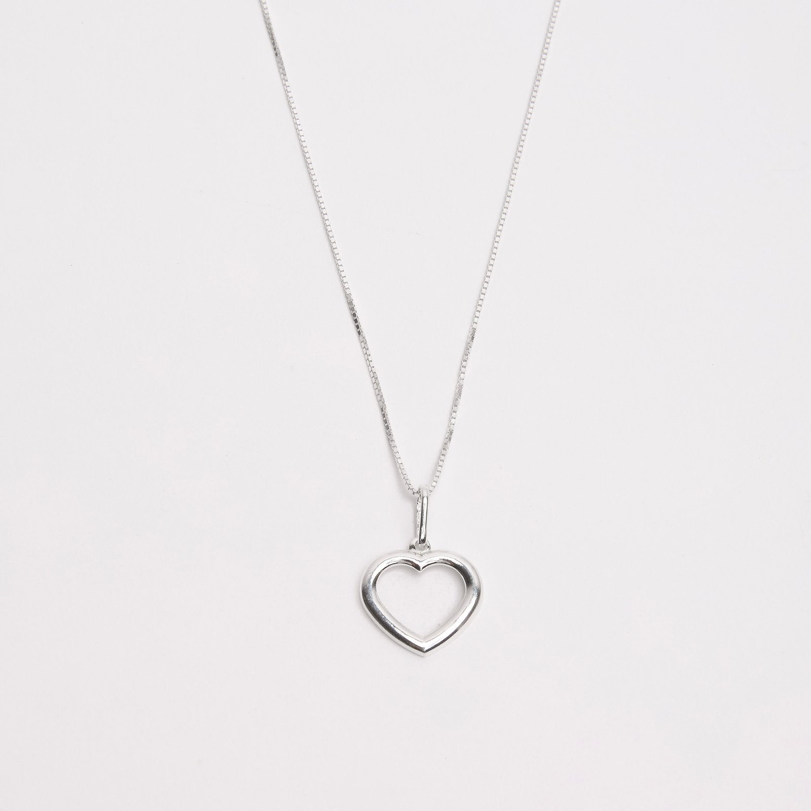 Colar pingente coração liso vazado 14mm 45cm