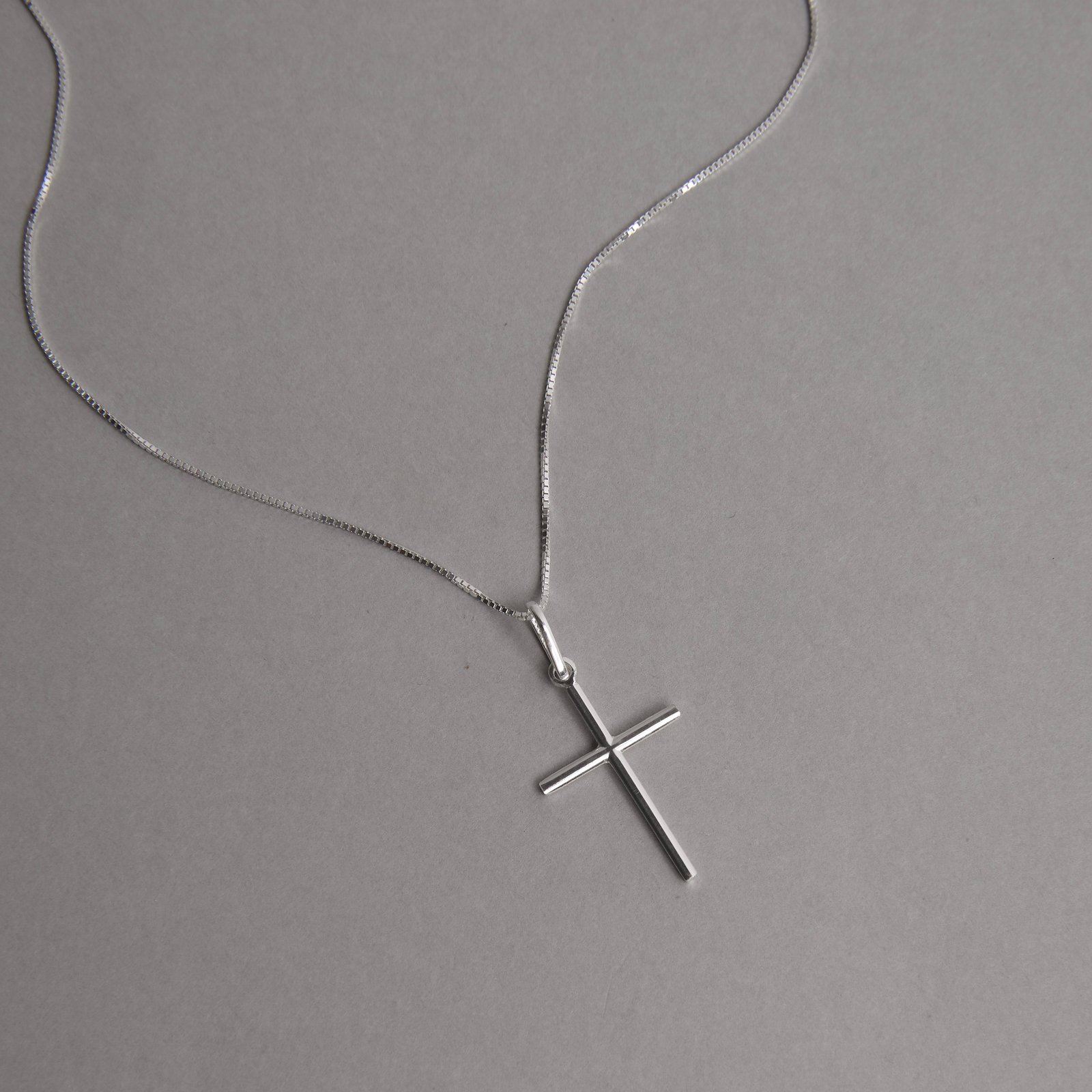 Colar pingente cruz palito 21mm 45cm