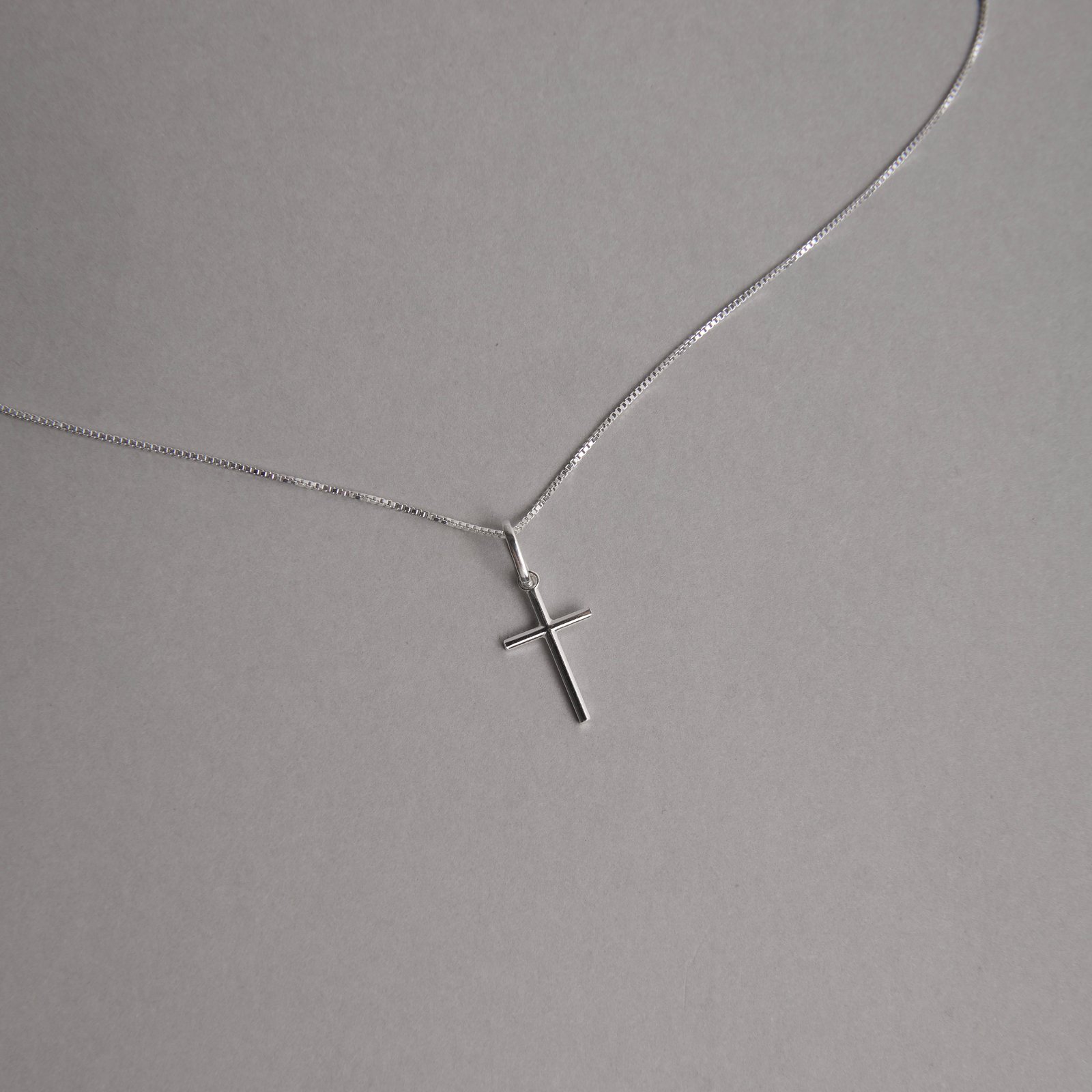 Colar pingente cruz palito 14mm 40cm
