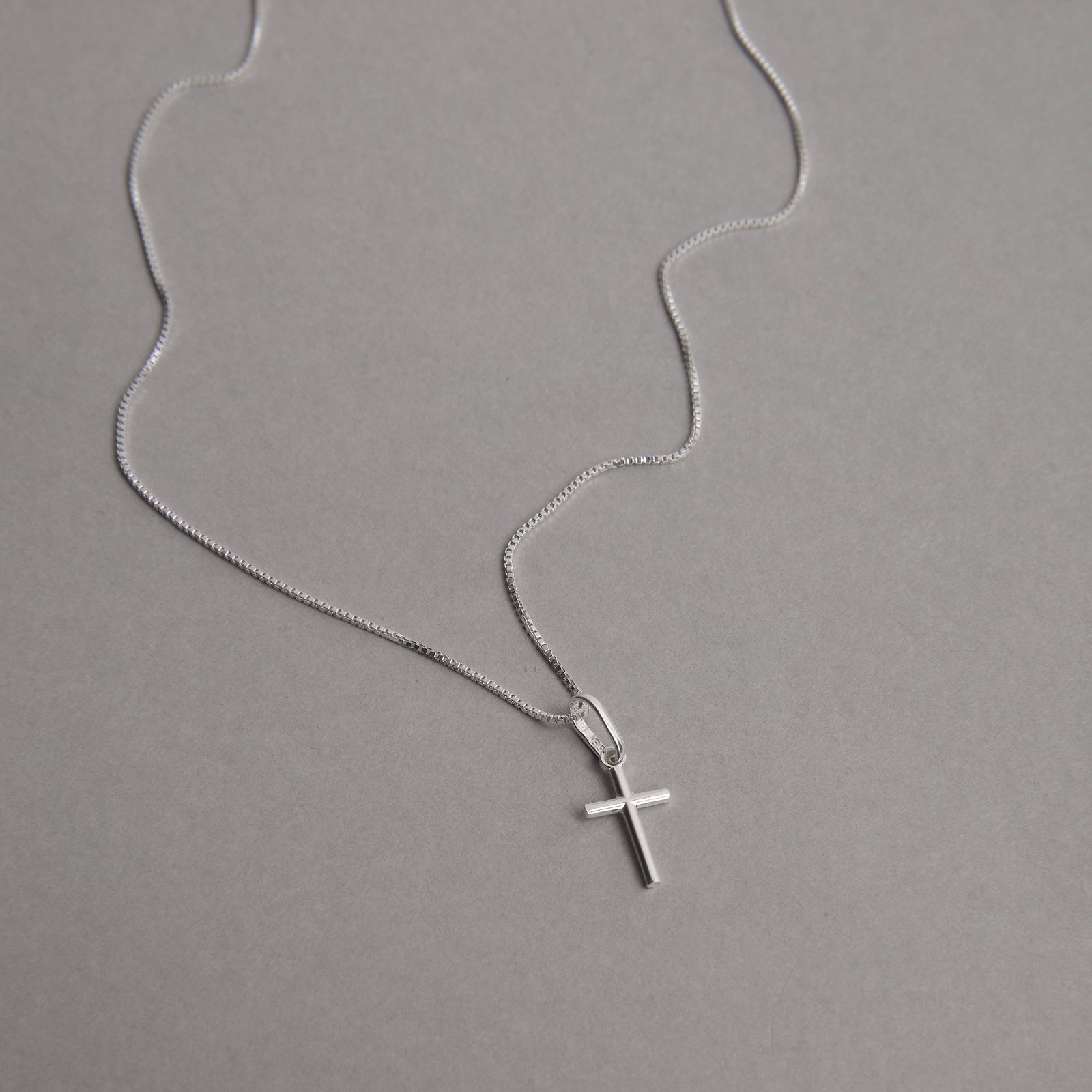 Colar pingente cruz palito 12mm 40cm