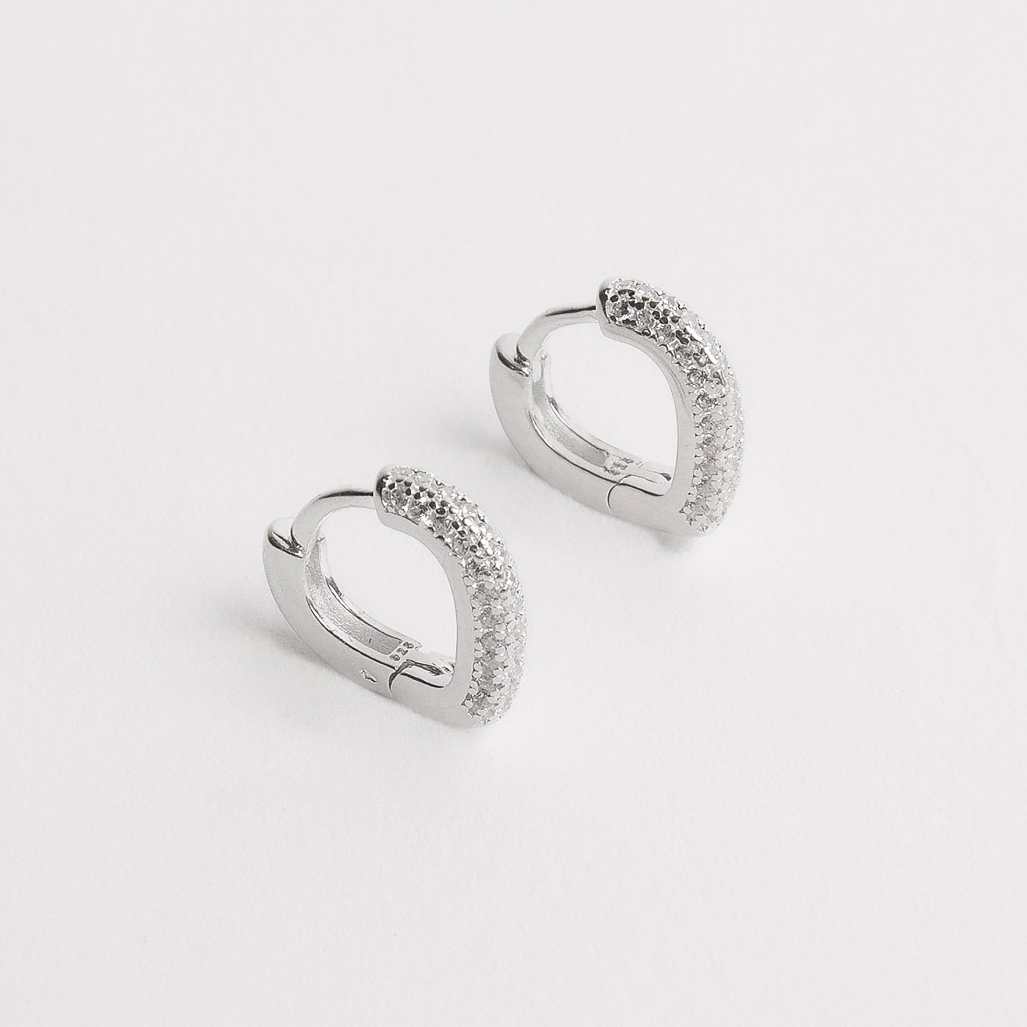 Argola click gota 12mm triplo cravejado