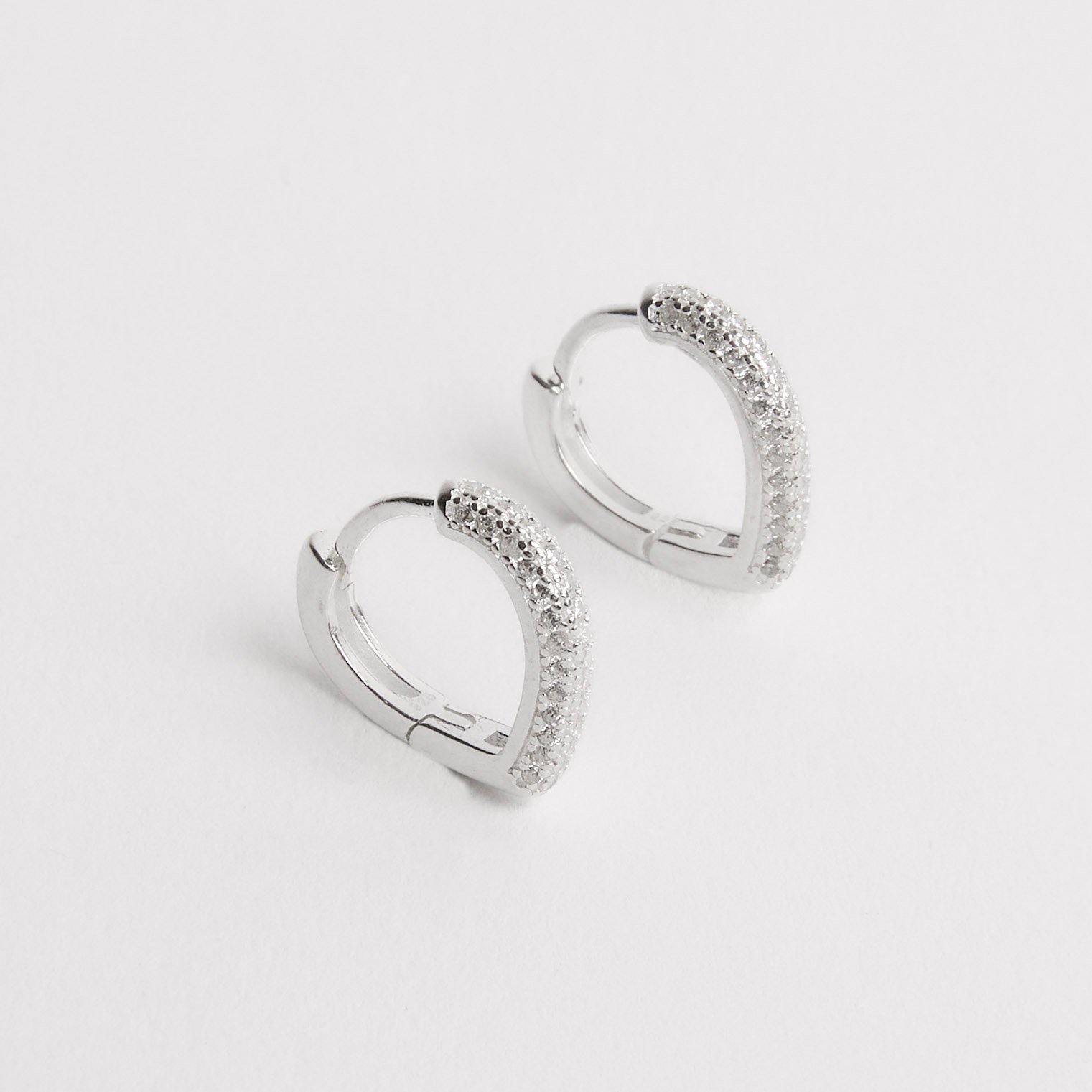 Argola click gota 13mm triplo cravejado