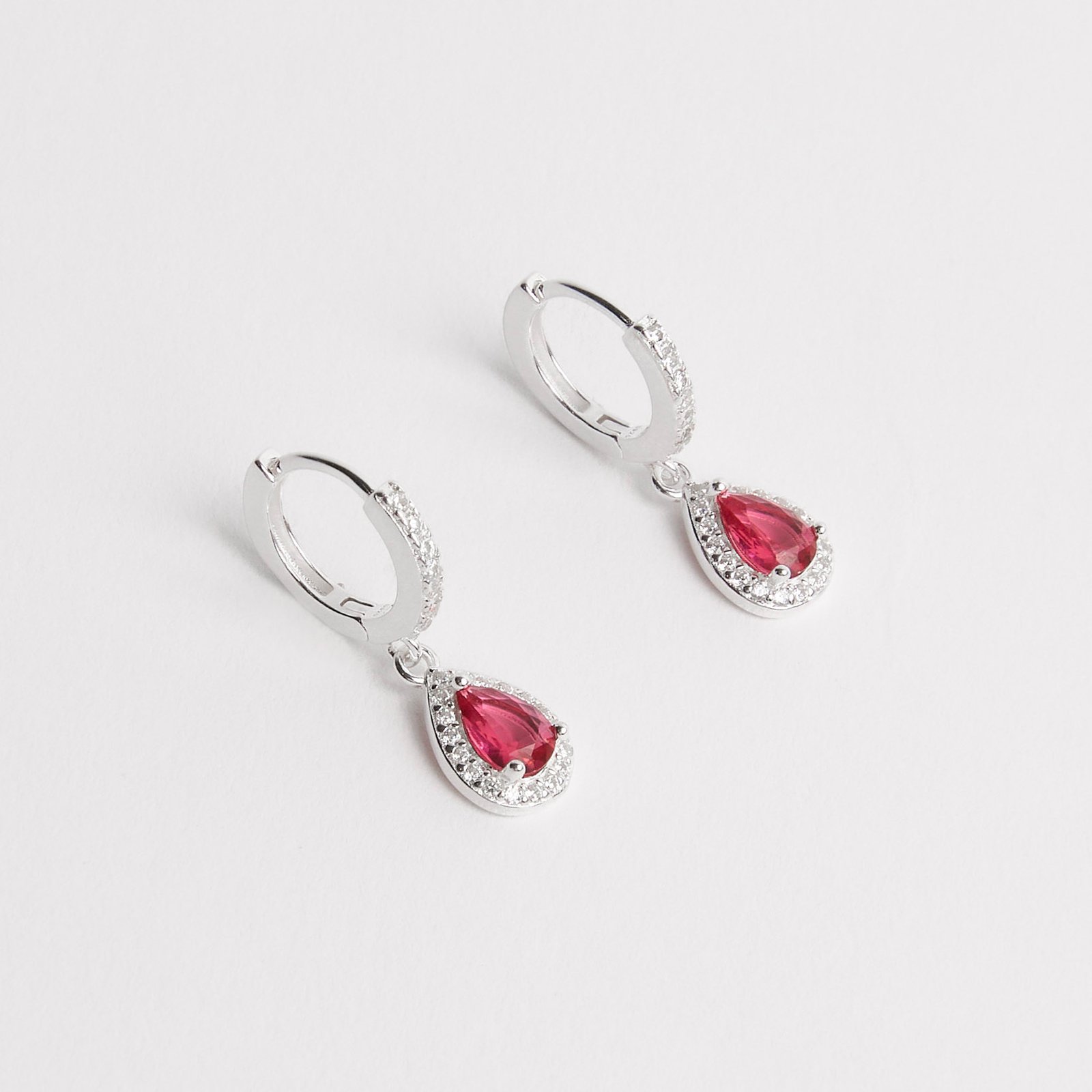 Argola click cravejada 11mm pingente zircônia gota rubi