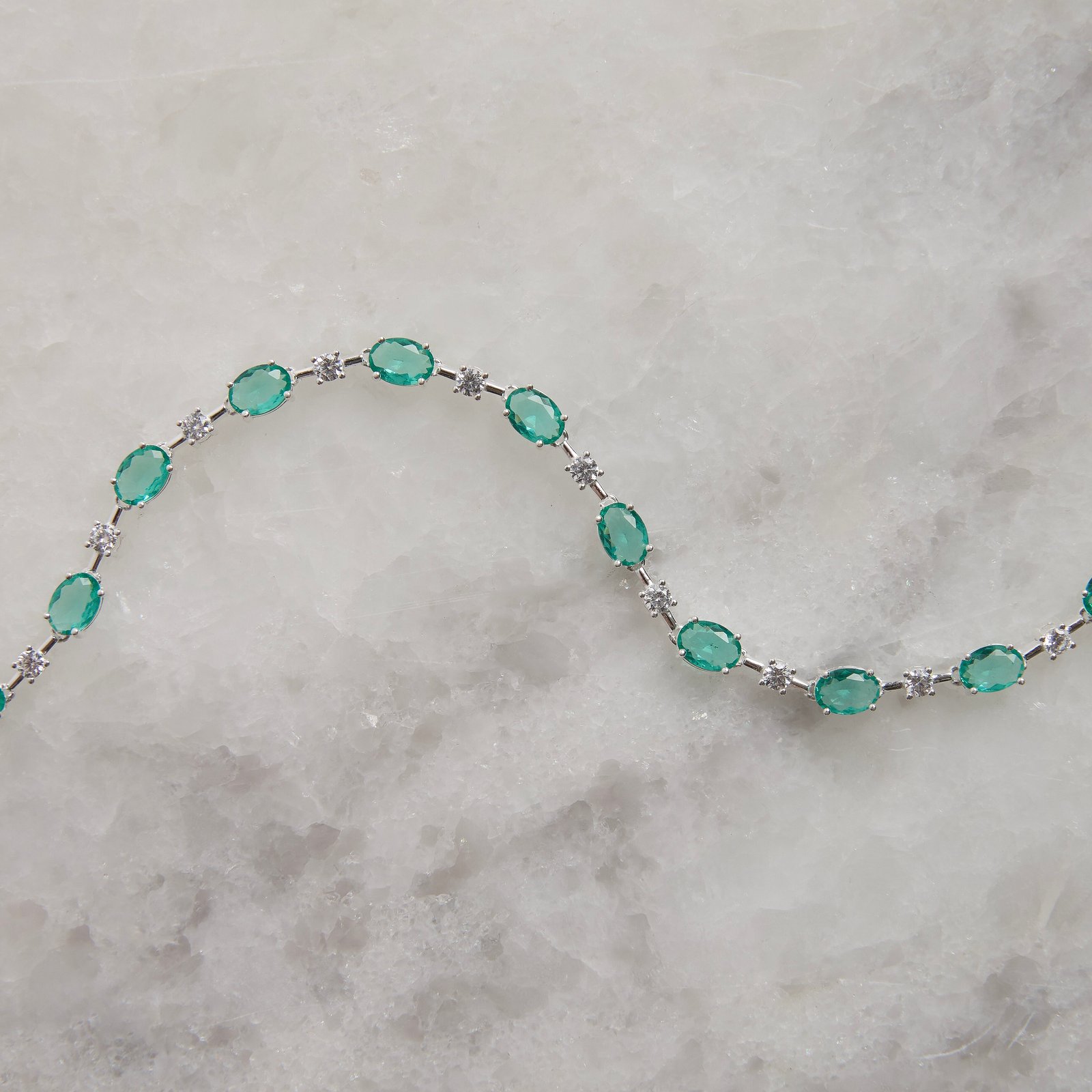 Pulseira Riviera fio faca zircônias ovais turmalina e redondas cristal 18,5cm fecho gaveta
