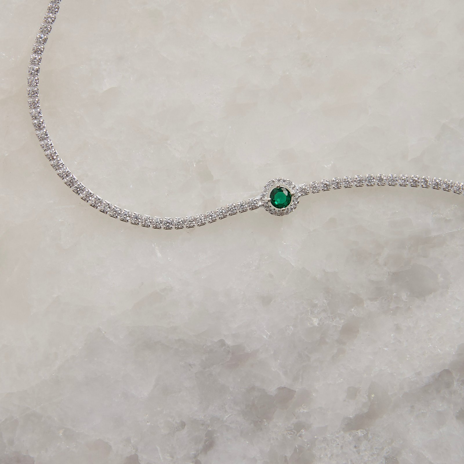 Pulseira Riviera 2mm com círculo vazado cravejado esmeralda 16+4cm