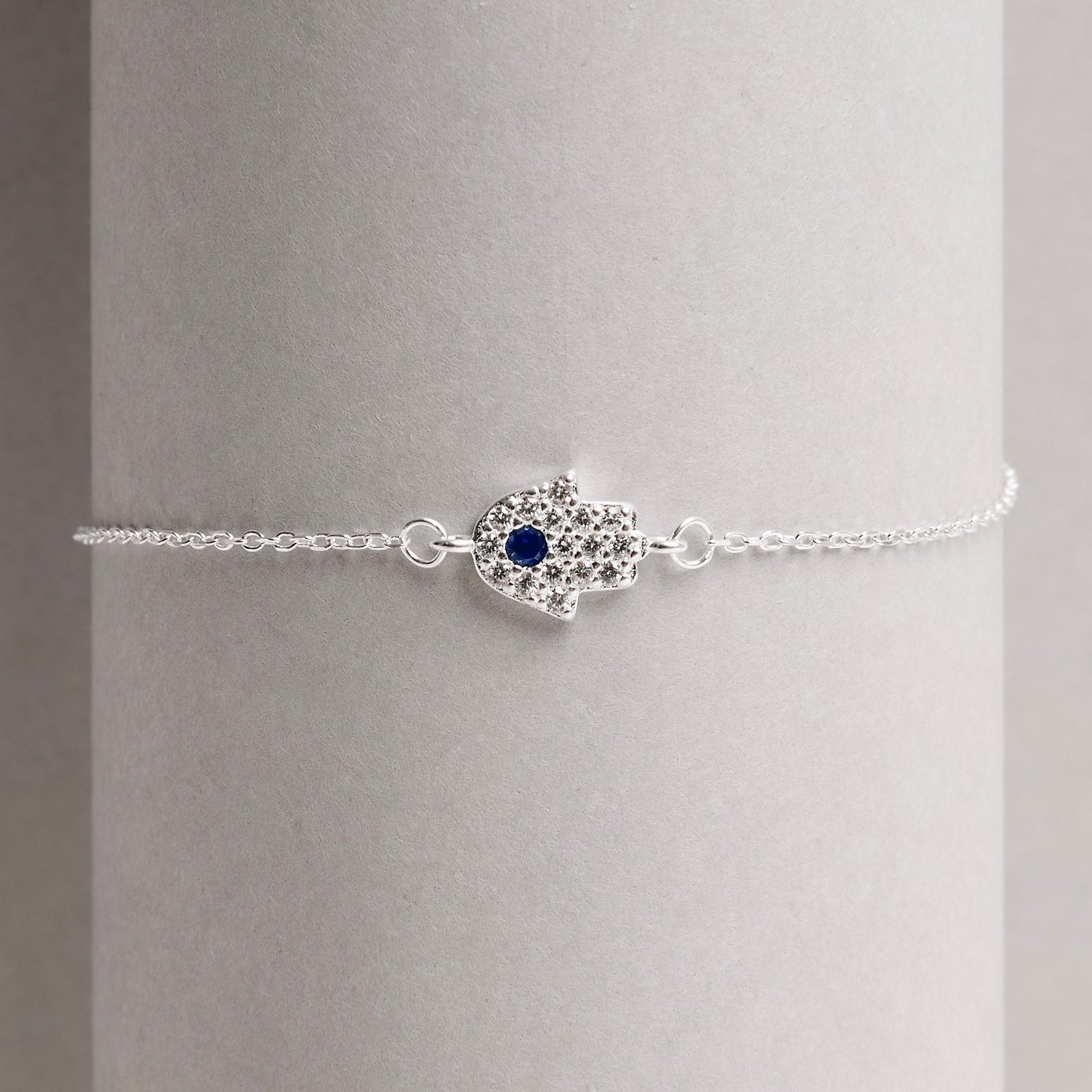 Pulseira entremeio mão cravejada 8mm detalhe zircônia azul 16+4cm