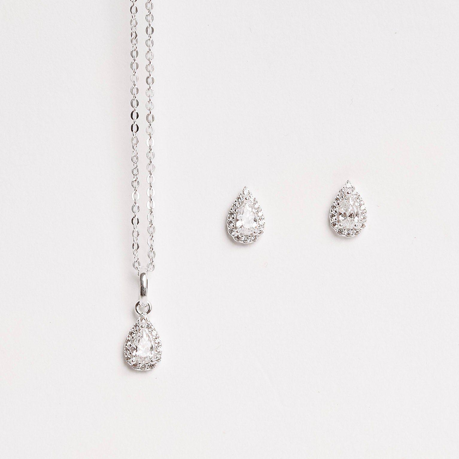 Conjunto brinco e colar zircônia gota com cravejado 6mm corrente cadeadinho 40cm