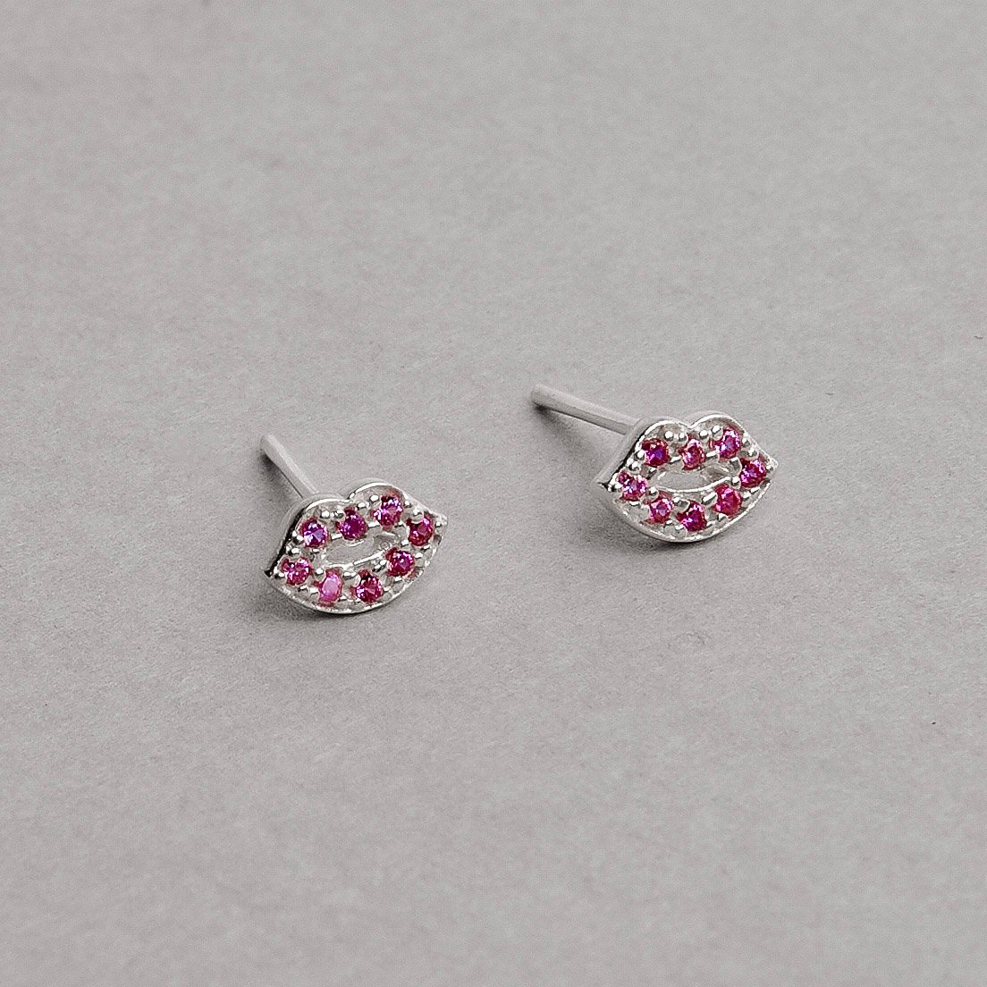 Brinco boca cravejada rosa 7mm