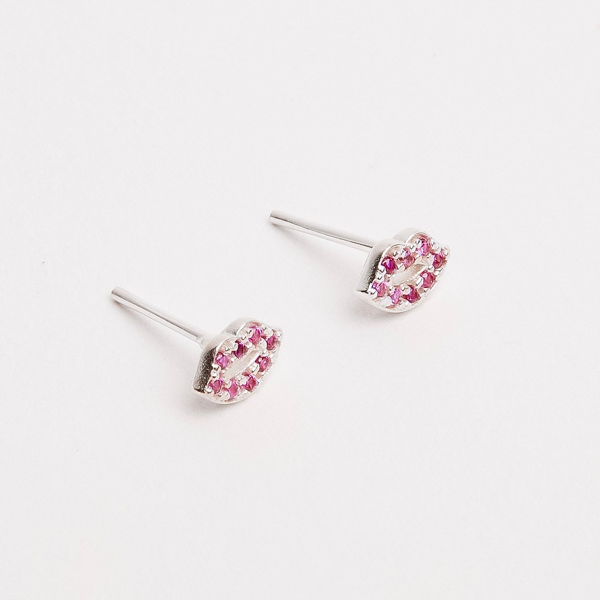 Brinco boca cravejada rosa 7mm