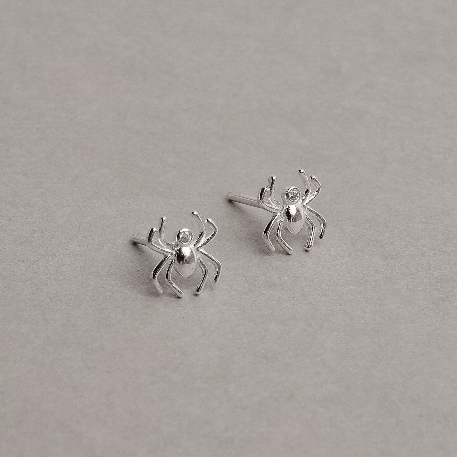 Brinco aranha detalhe zircônia 7mm