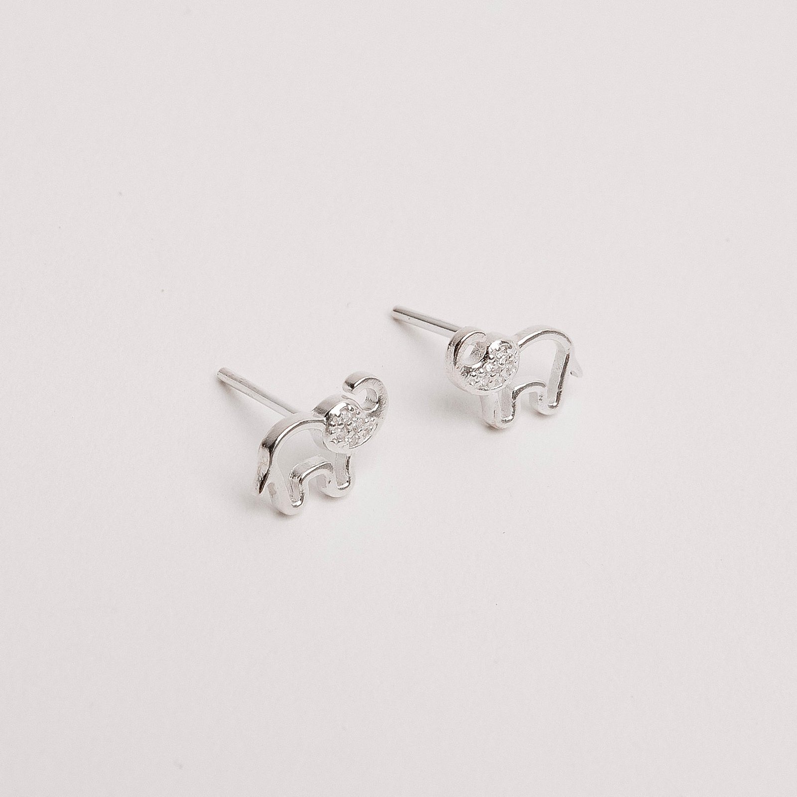 Brinco elefante vazado cabeça cravejada 10mm