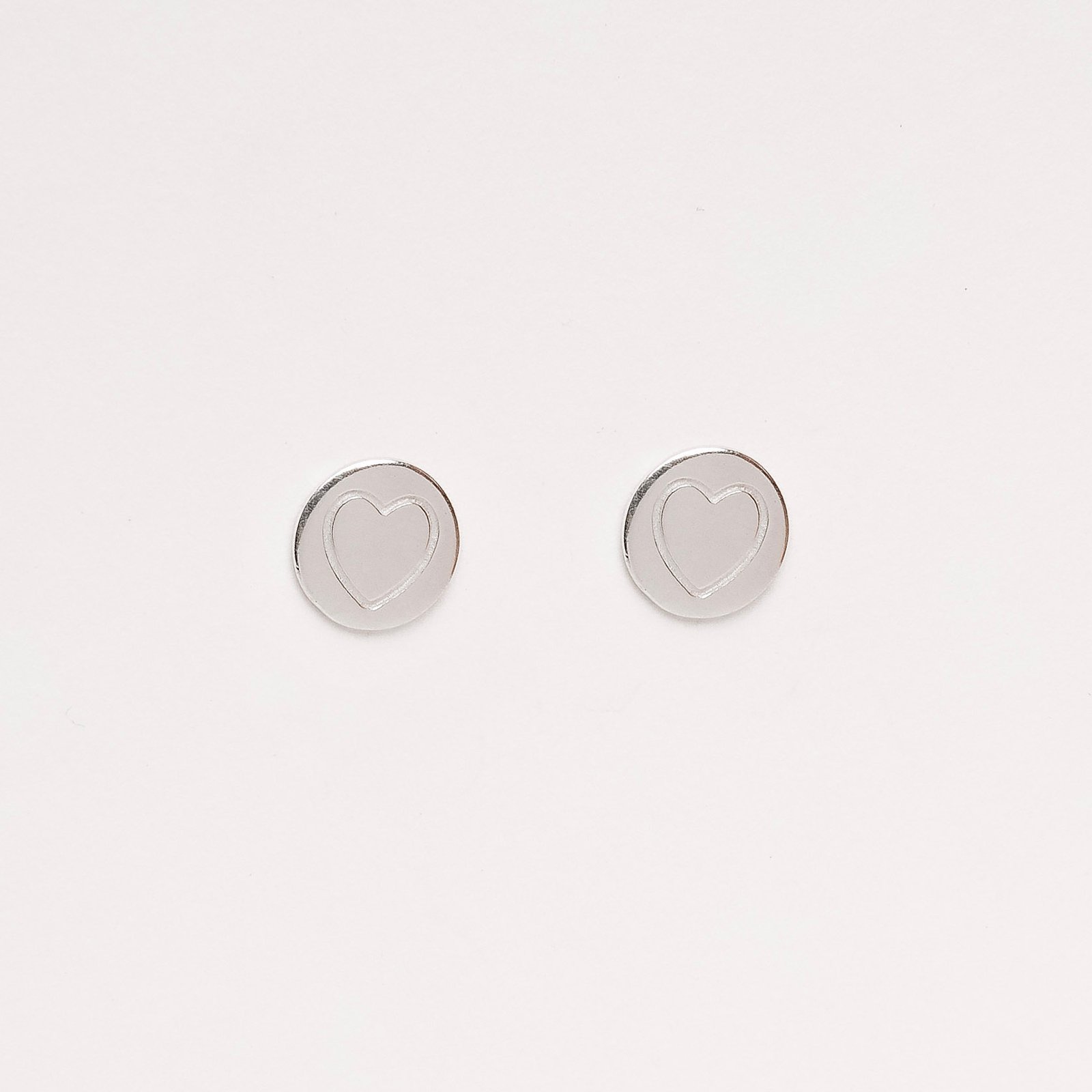 Brinco medalha coração 8mm