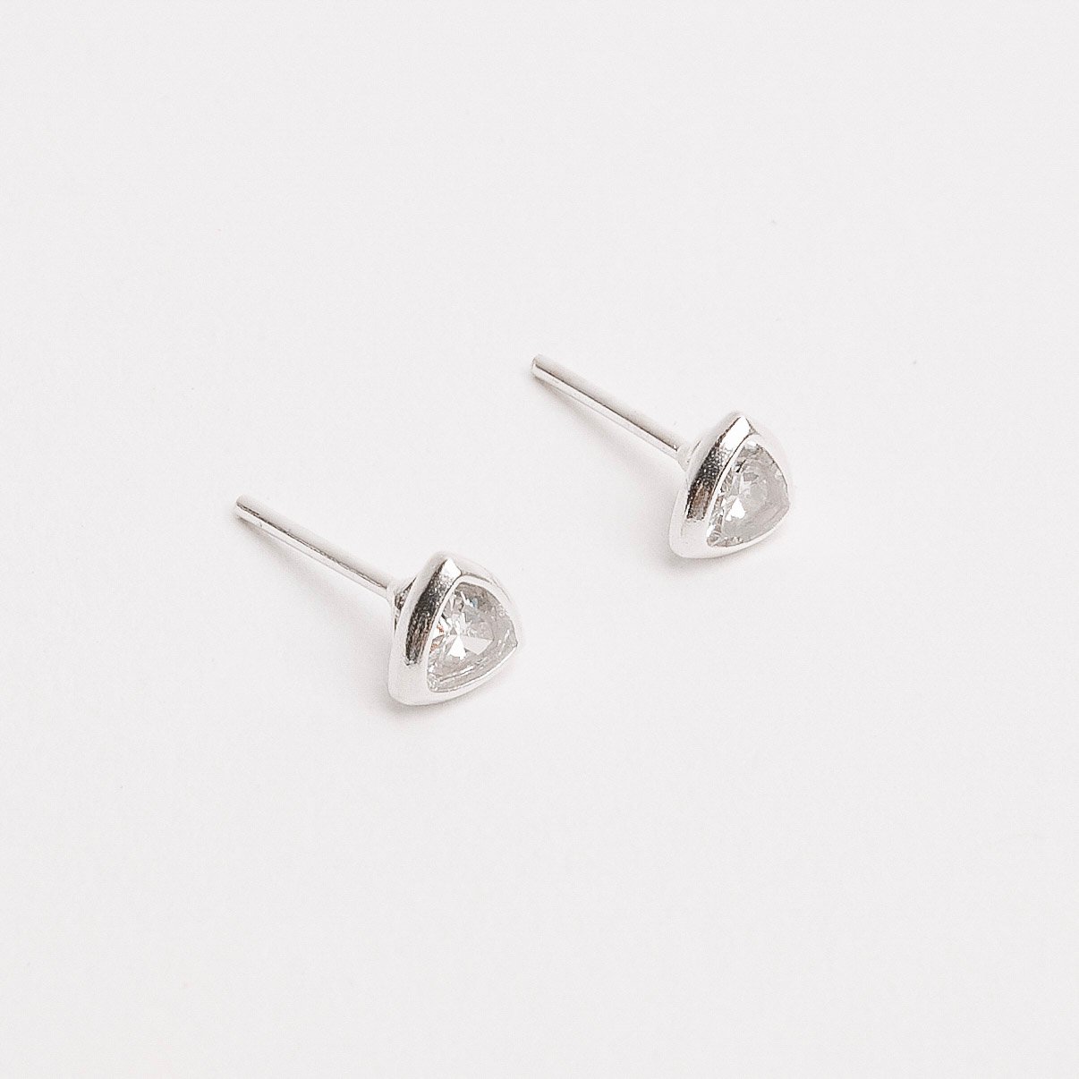 Brinco zircônia triângulo 5mm