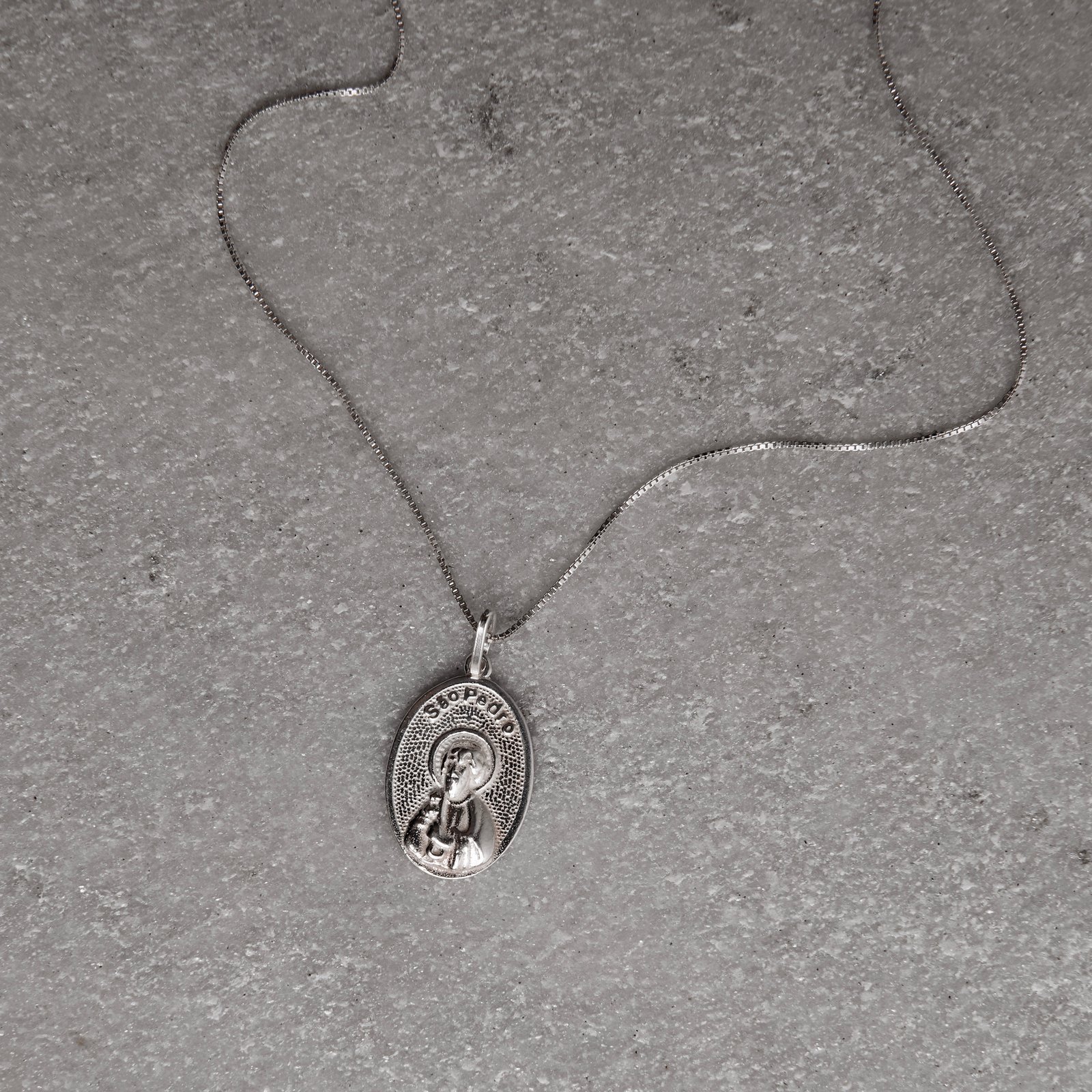 Colar pingente medalha São Pedro 20mm 45cm