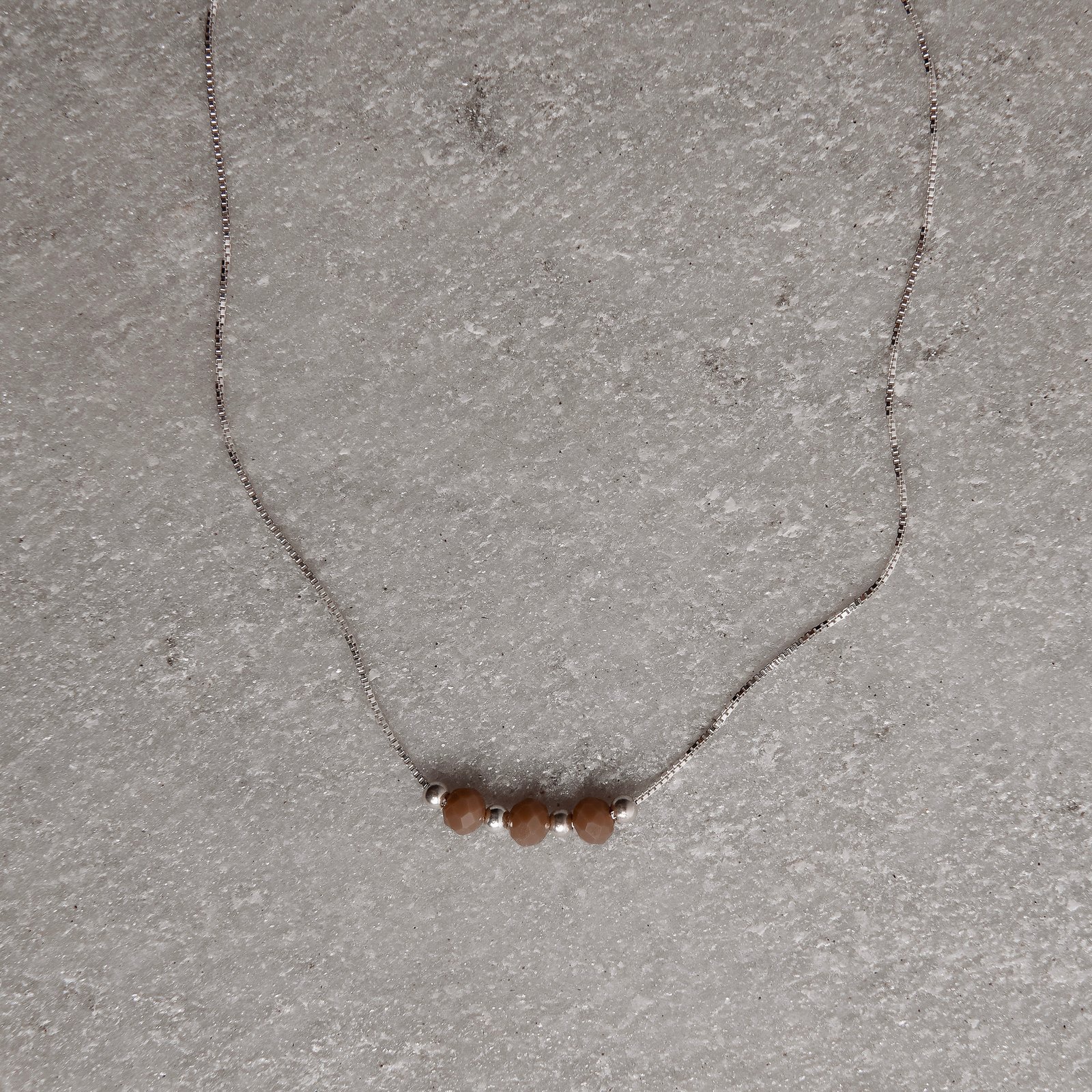 Colar cristal marrom claro 4mm com bolas 45cm