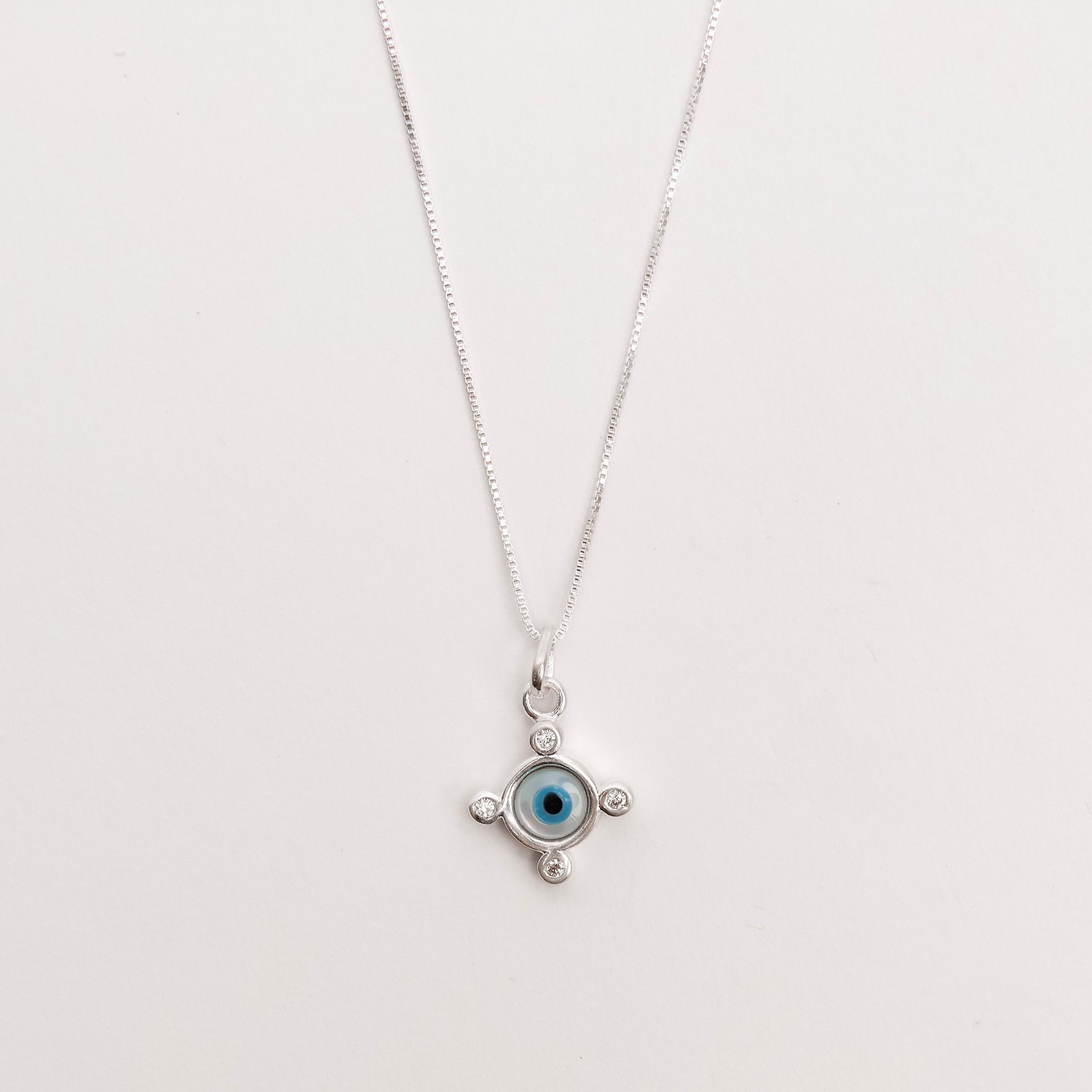 Colar pingente olho grego madrepérola com zircônias 13mm 45cm