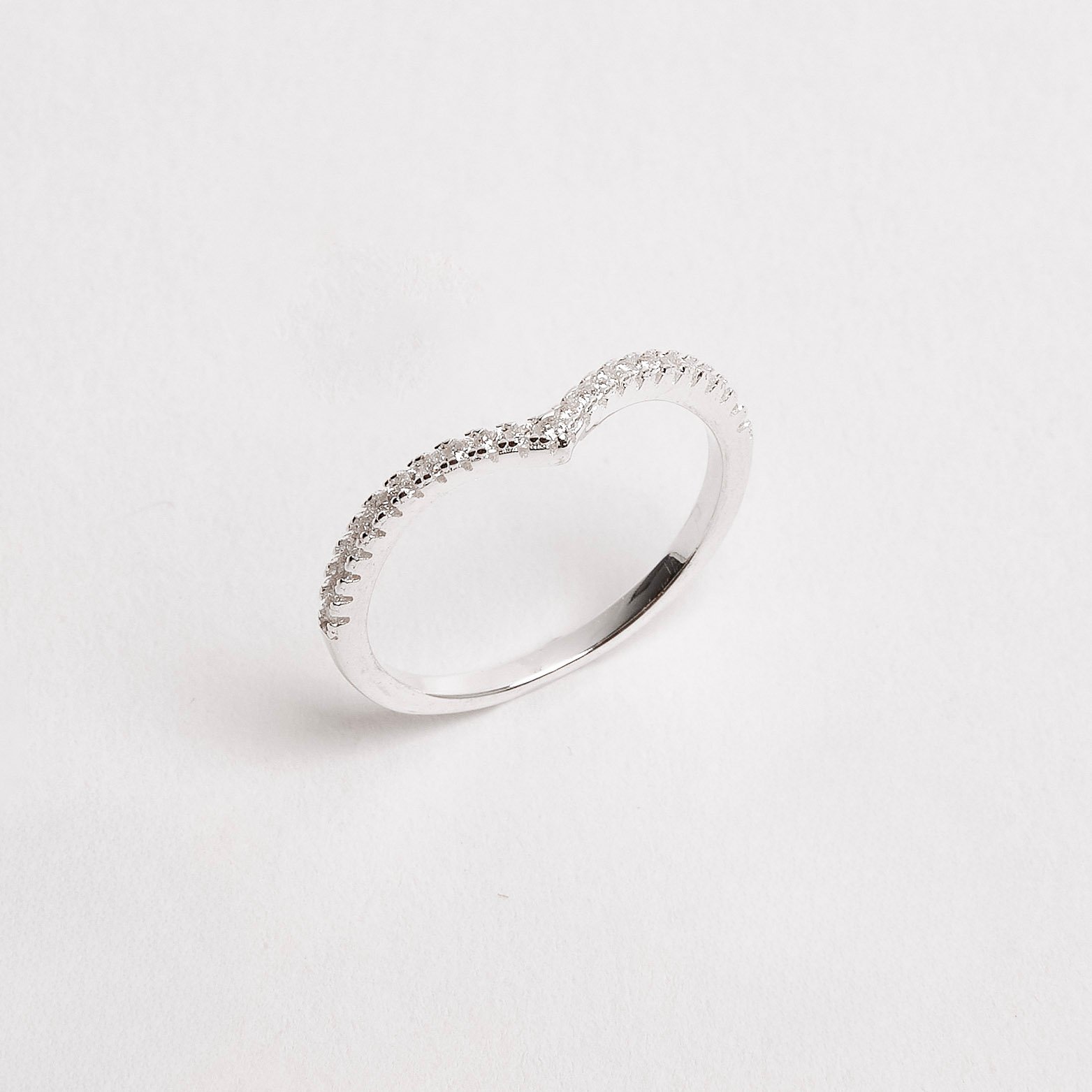 Anel V cravejado 1mm