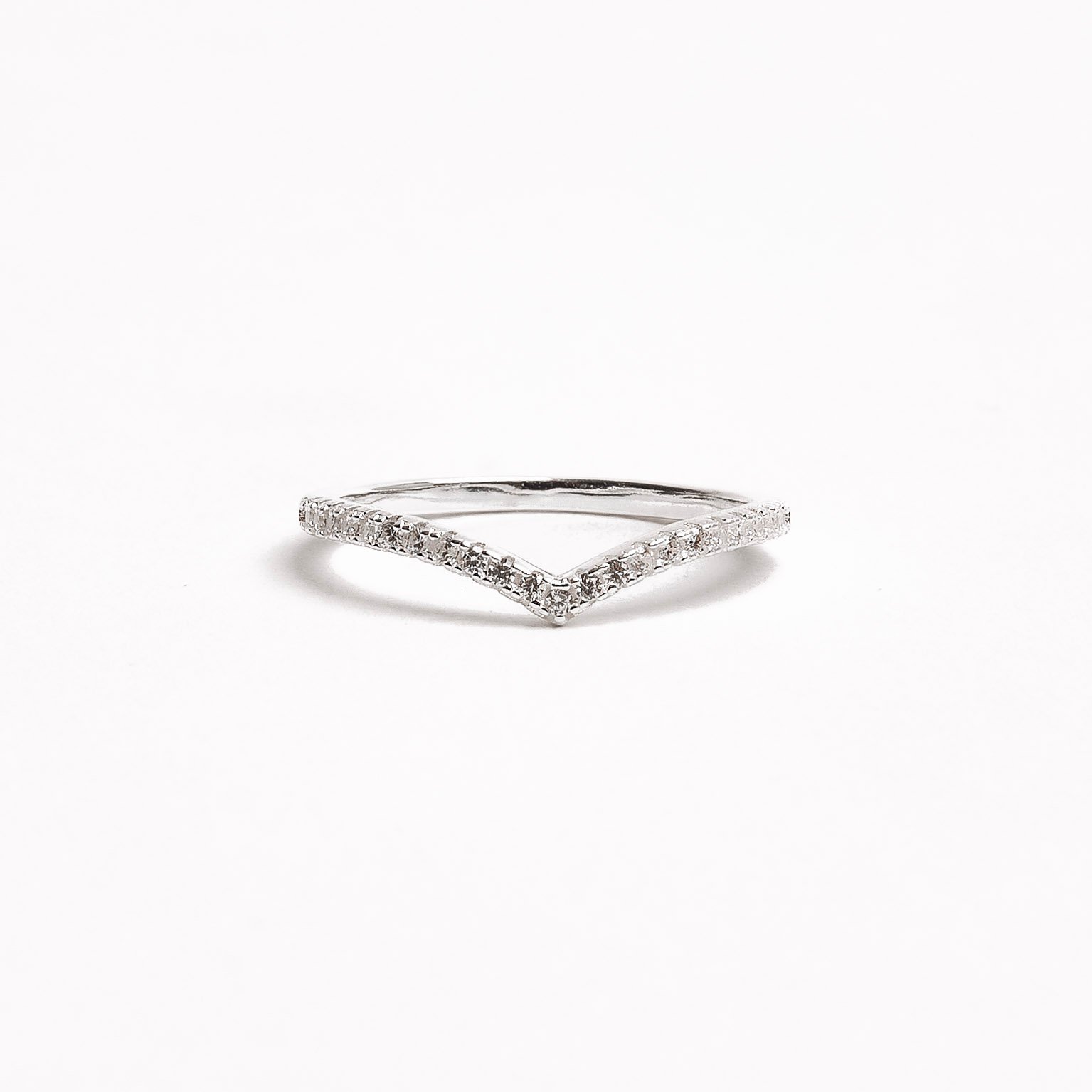 Anel V cravejado 1mm