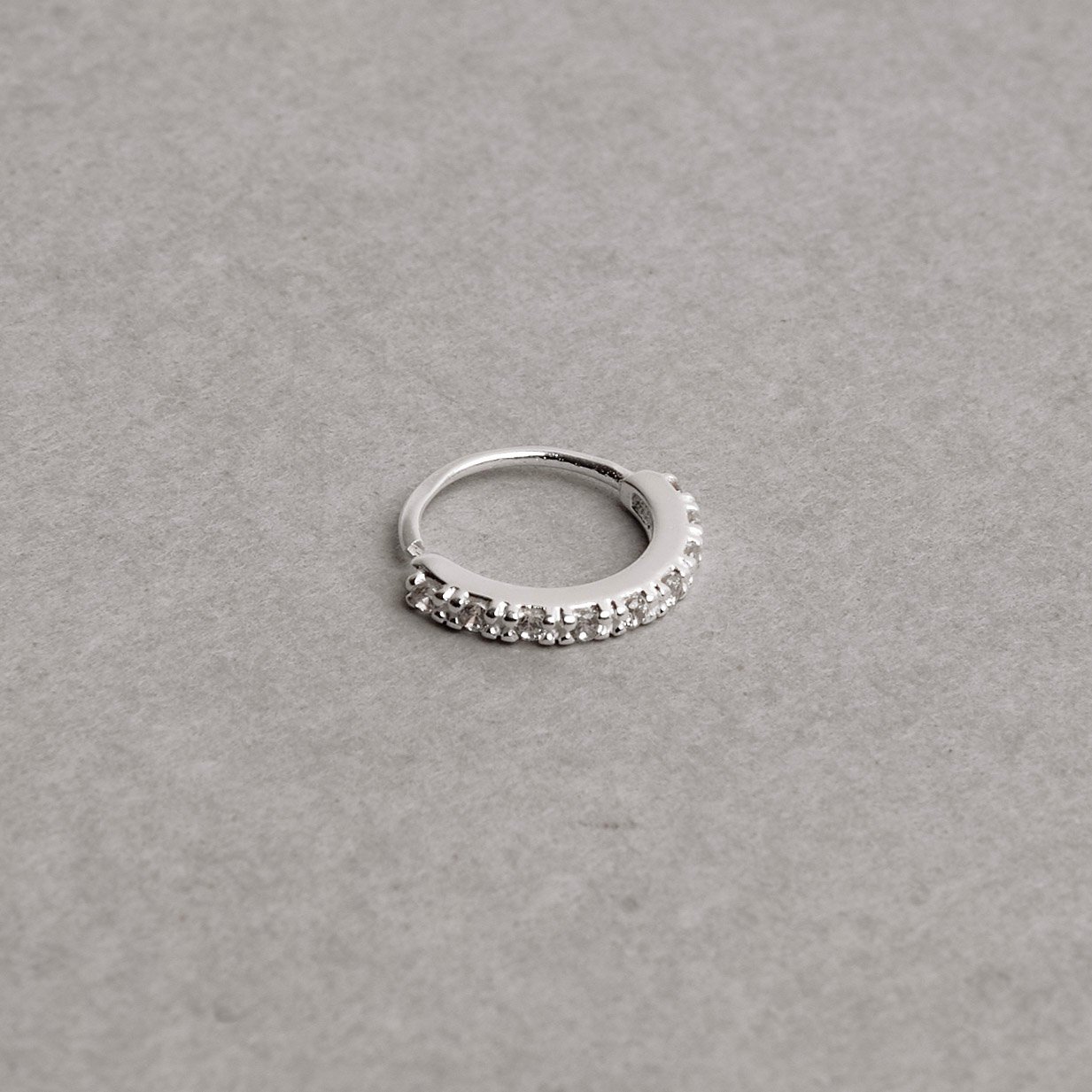 Piercing nariz argola cravejada 8mm