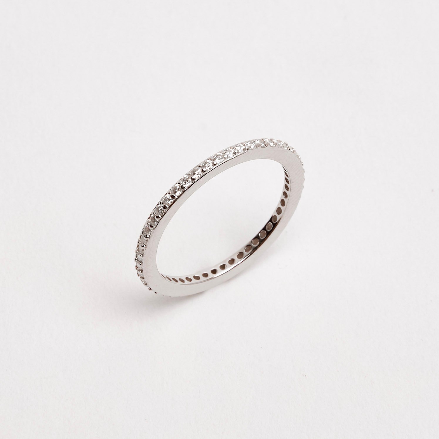 Anel aliança cravejada com moissanites 1.2mm ródio